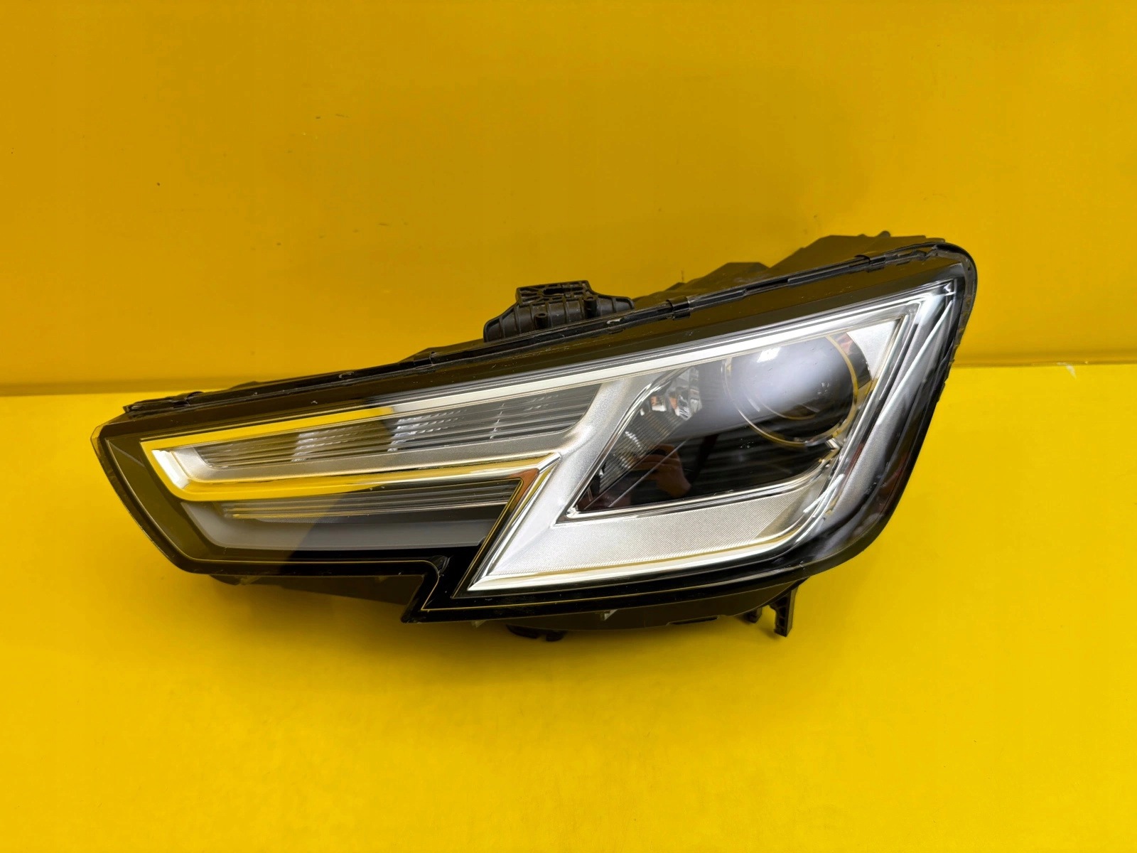 light left Audi A4 B9 8W 2015- Xenon Led 8W0941005