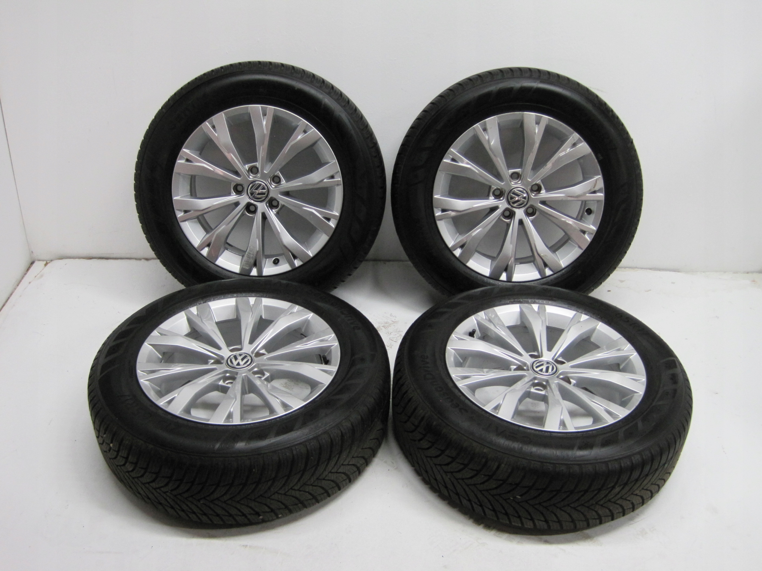 wheels discs tyres VW TIGUAN 5NA R17 24R M+S