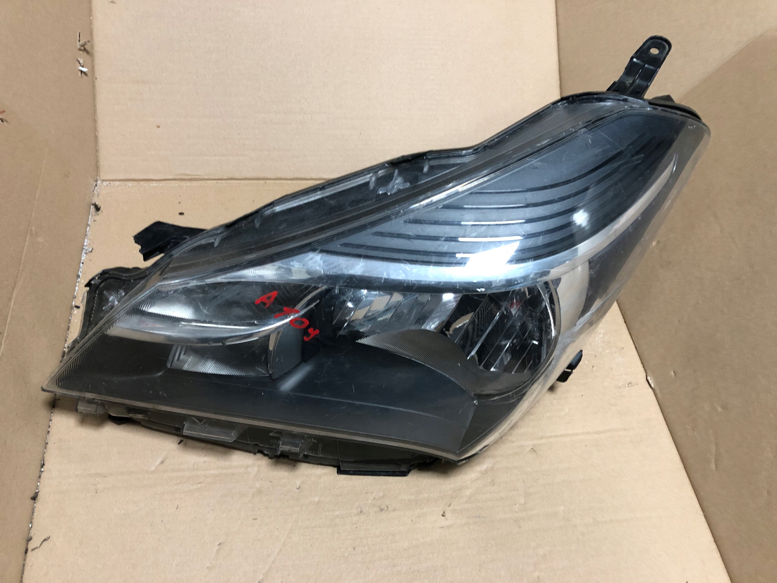 TOYOTA YARIS III LIFT LAMPA PRZÓD LEWA