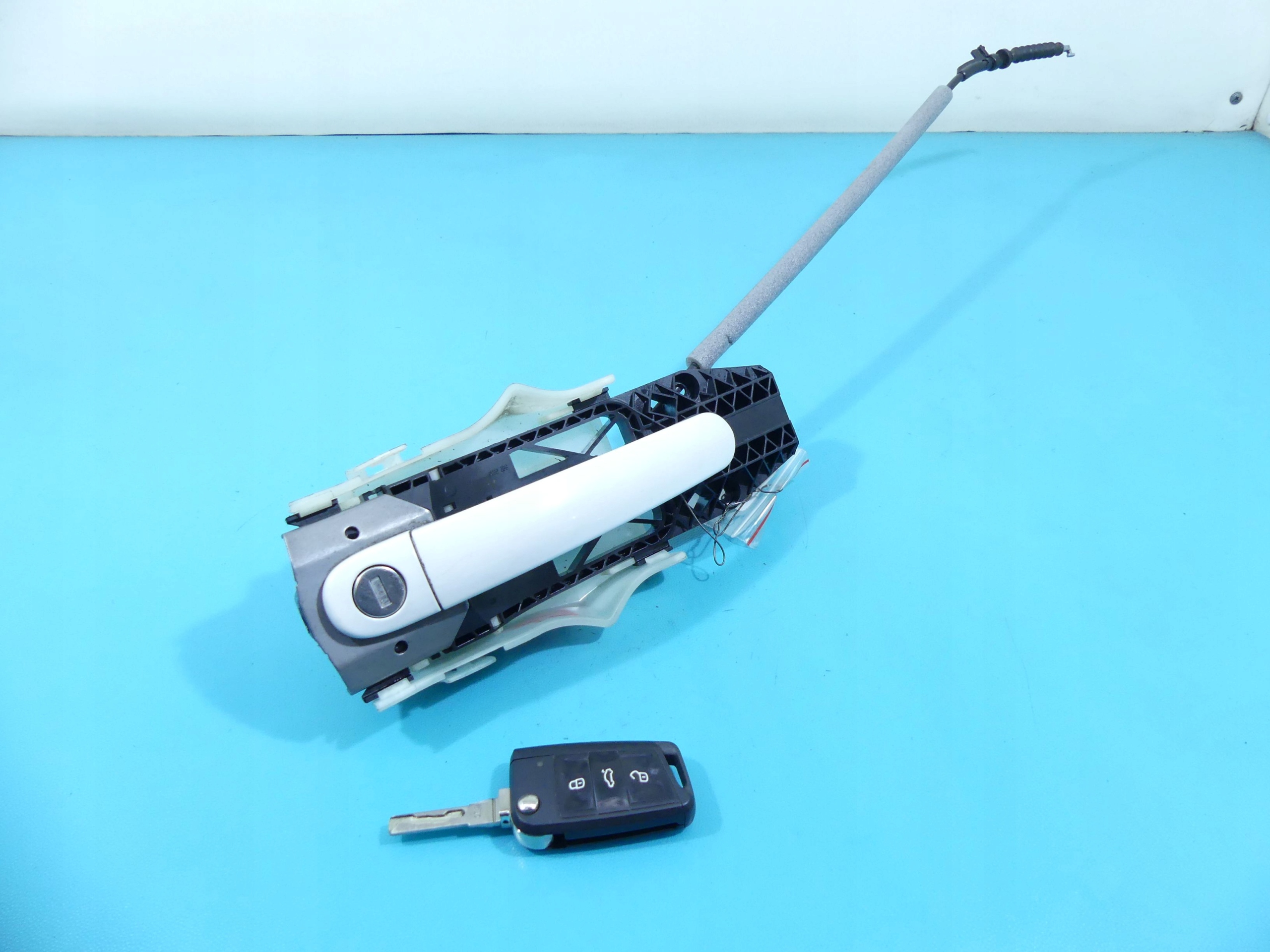 KLAMKA PRZÓD LEWA ZEWNĘTRZNA SKODA RAPID