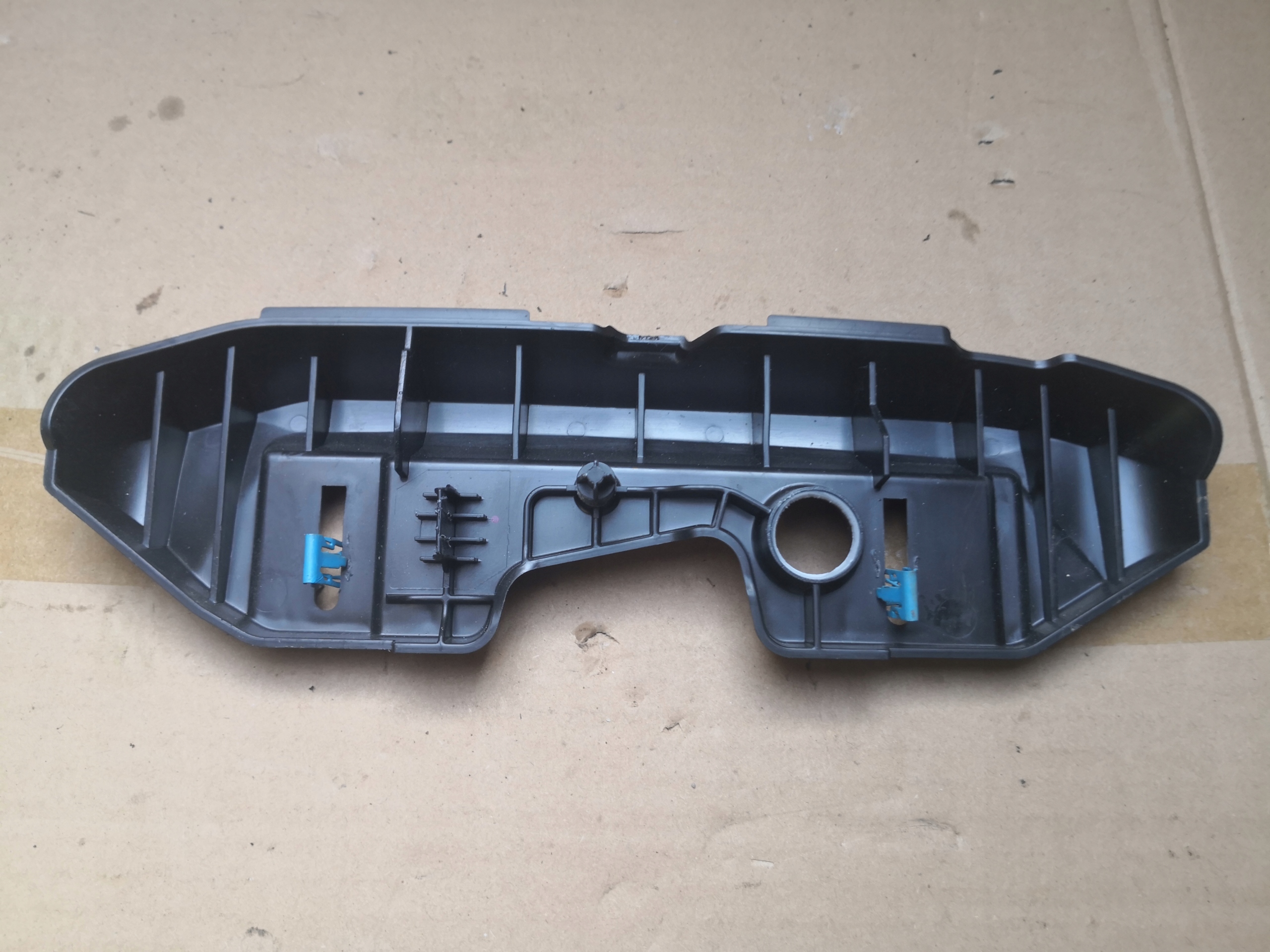 bumper bracket right front FORD MONDEO MK5