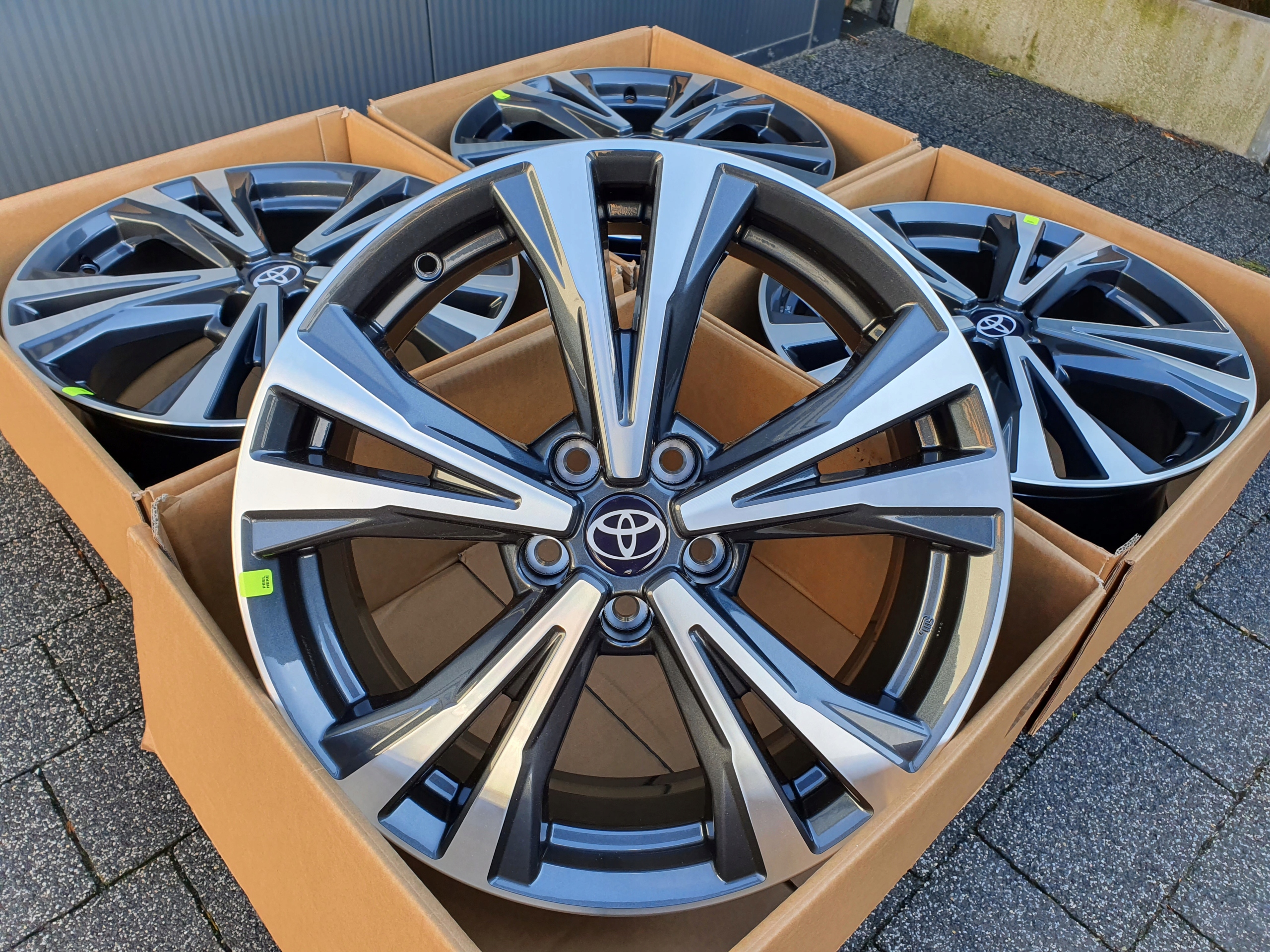 Nakrętki do felg Producent Carbonado