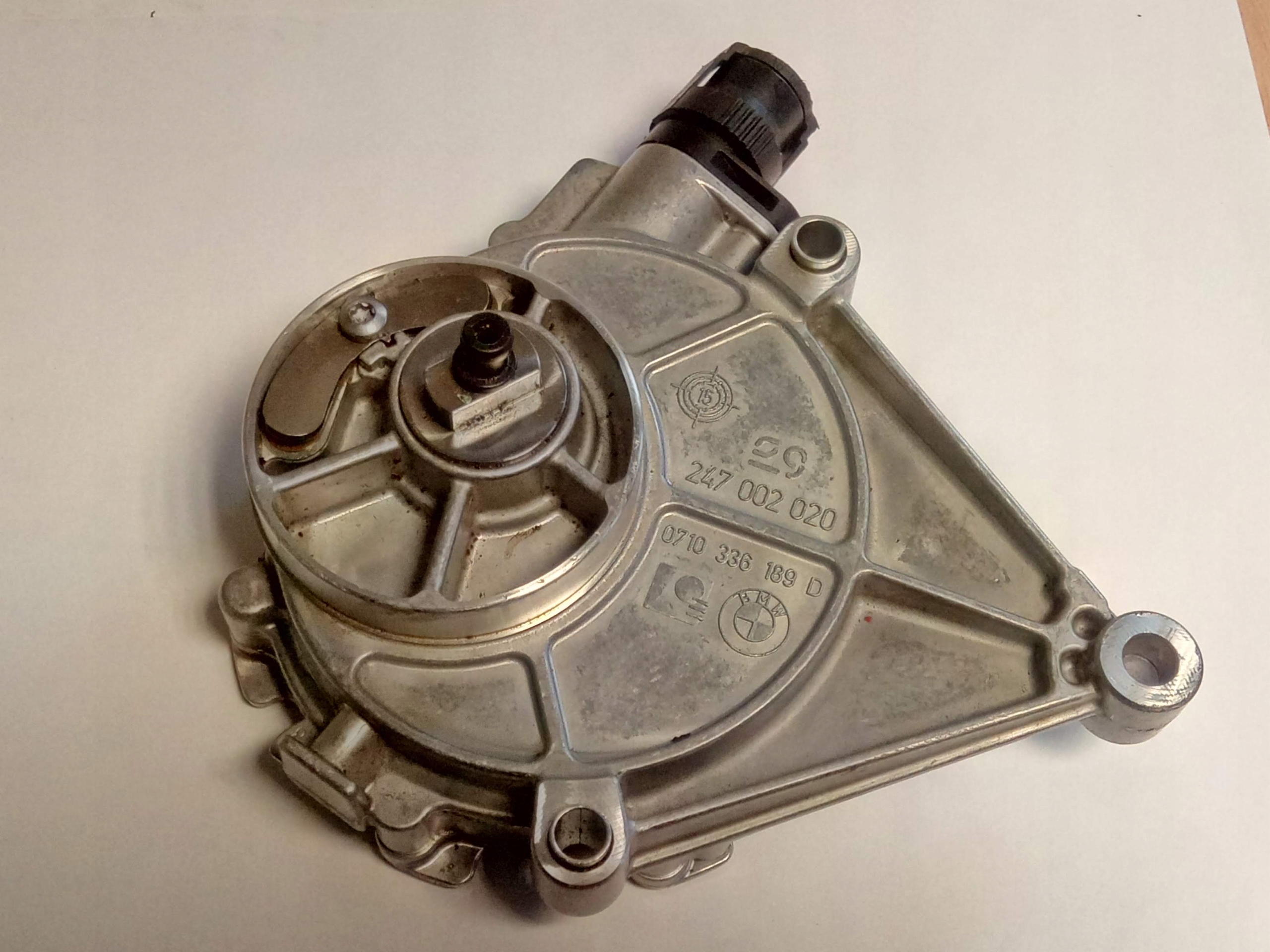 Вакуумный насос n20b20 bmw. Бмв е90 n46b20. Ремкомплект вакуумного насоса bmw n20. 8 tfsi прокладки вакуумного насоса. Вакуумный насос бмв ф30.