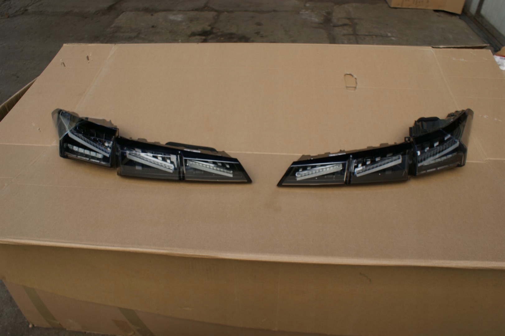PEUGEOT 308 2021 LAMPA PRAWY LEWY TYŁ LED KOMPLET