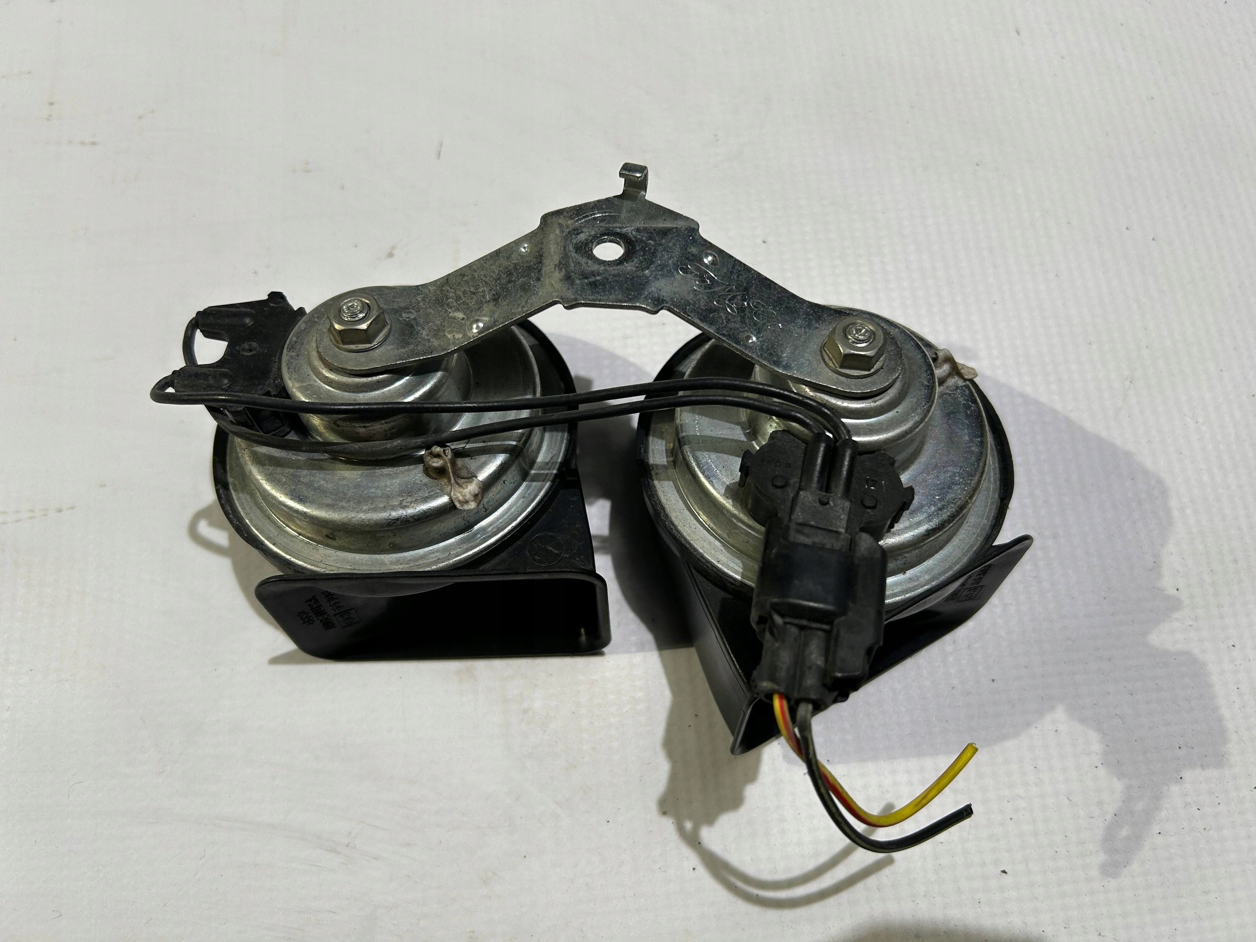 Klakson sygnal dzwiekowy complete Ford Mustang 2010-2014