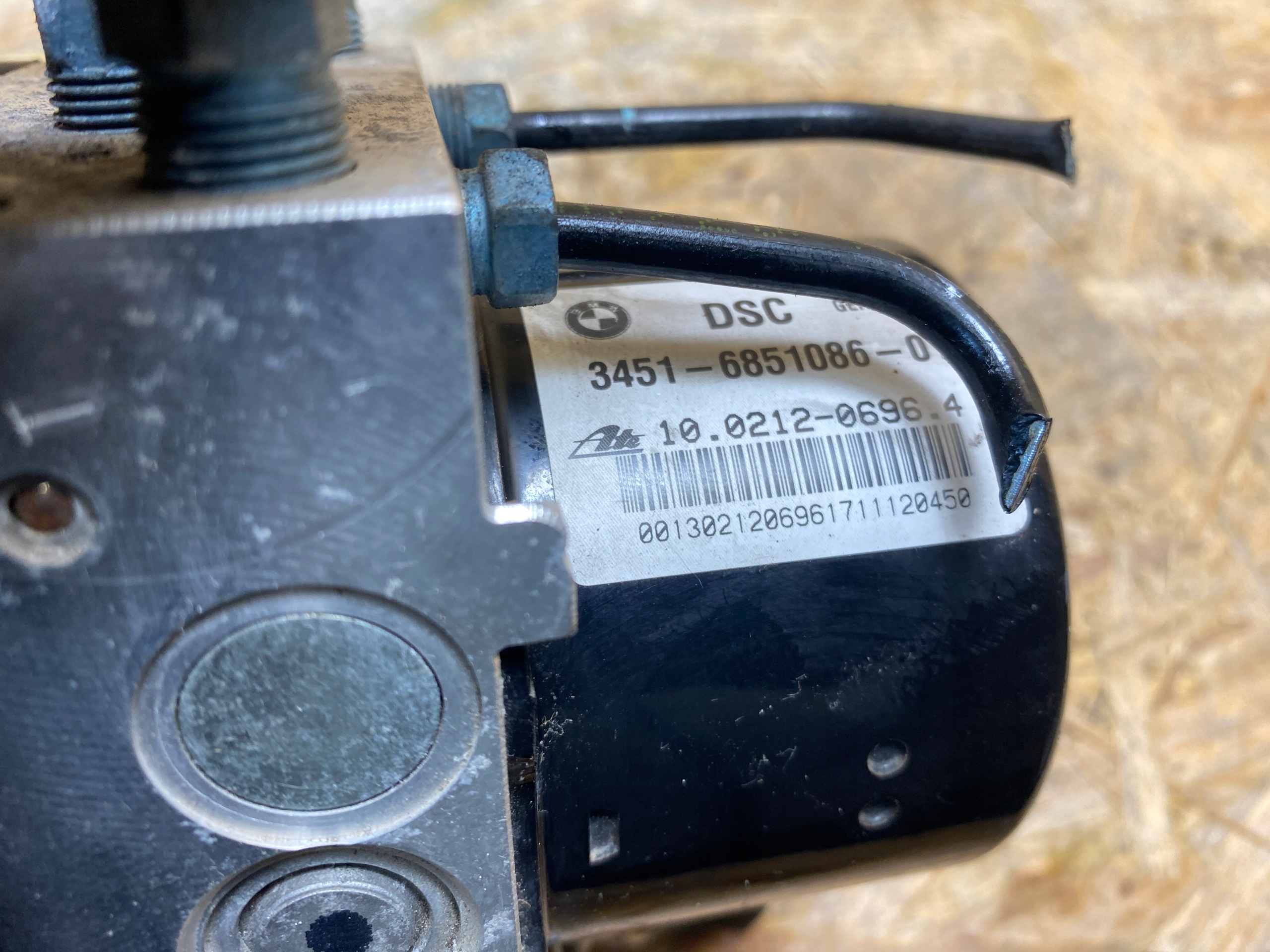 насос блок управления ABS BMW X3 F25 X4 F26 2.0d 6851086