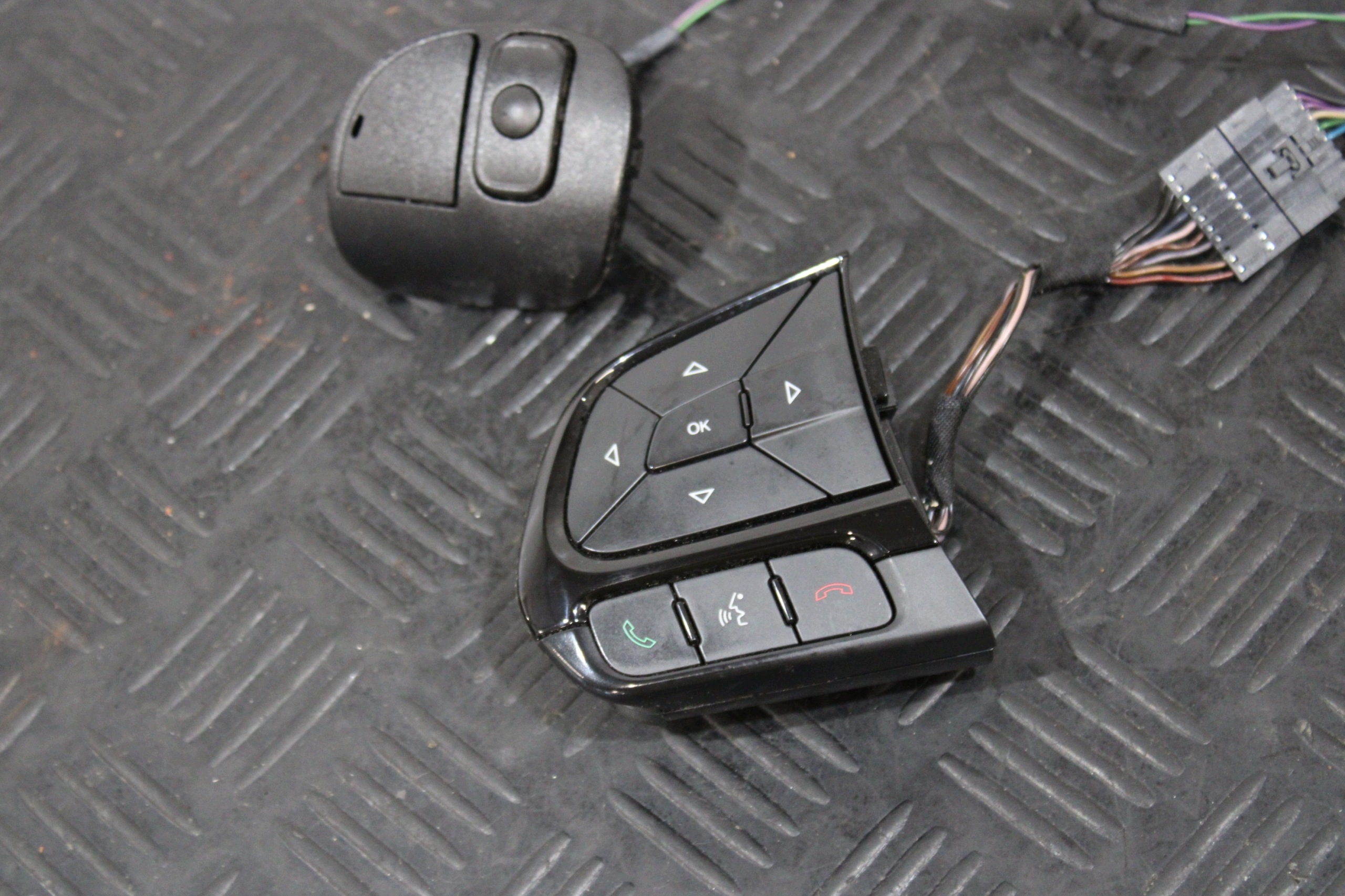 MULTIFUNKCJA Volant 735572823 JEEP RENEGADE