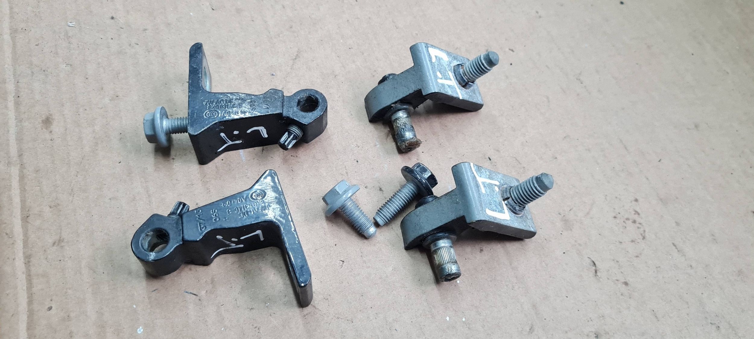 A4 B8 S4 LIFT hinge hinges door left left rear part rear. LZ9Y KOMPLET