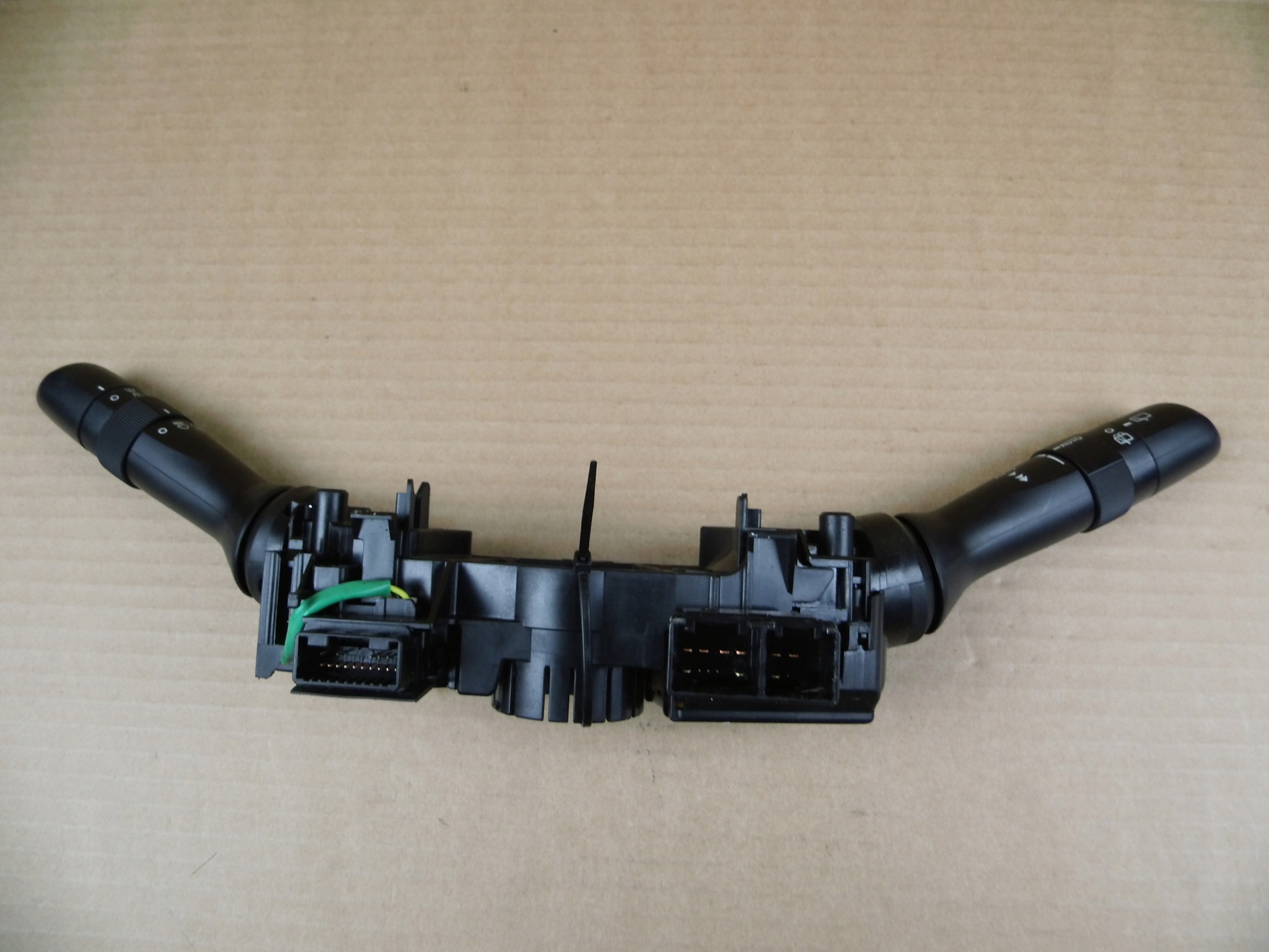 Toyota Yaris III DEVIO LUCI DEVIO Pulsante indicatori di direzione luci 17F939