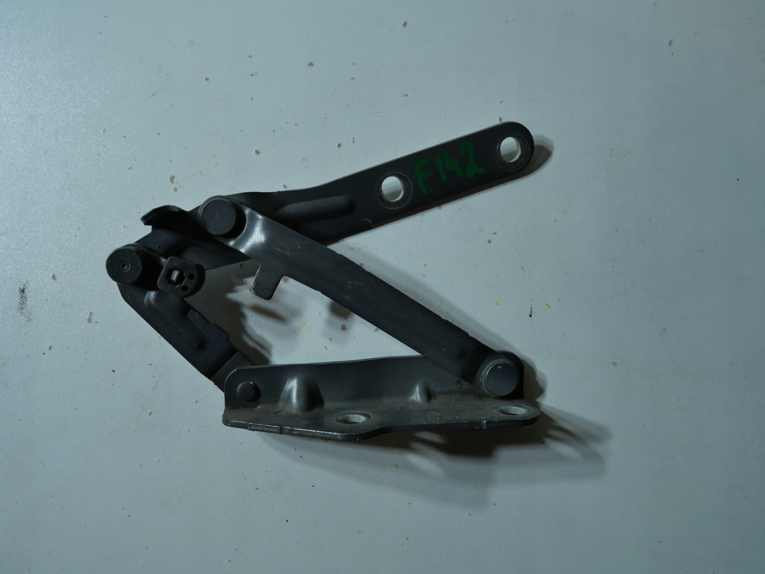 hinge bonnets POKRYWY left VW T6 7E0823301A