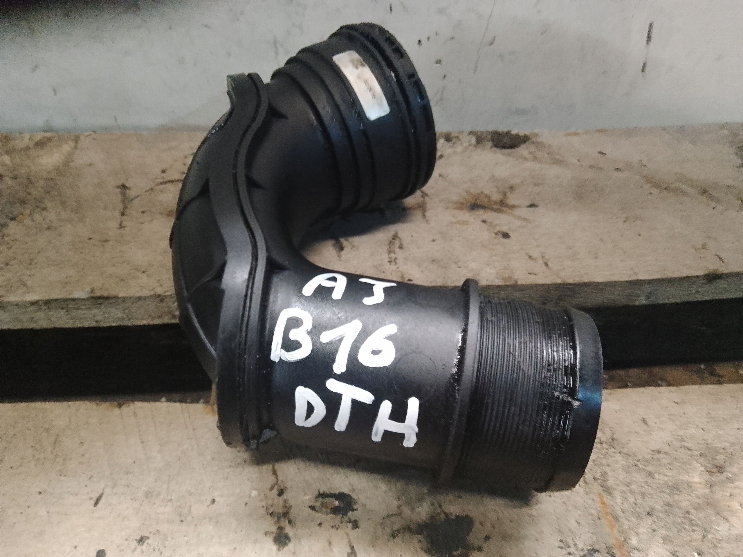 KOLANO pipe OPEL ASTRA J 1.6 B16DTH 13345556