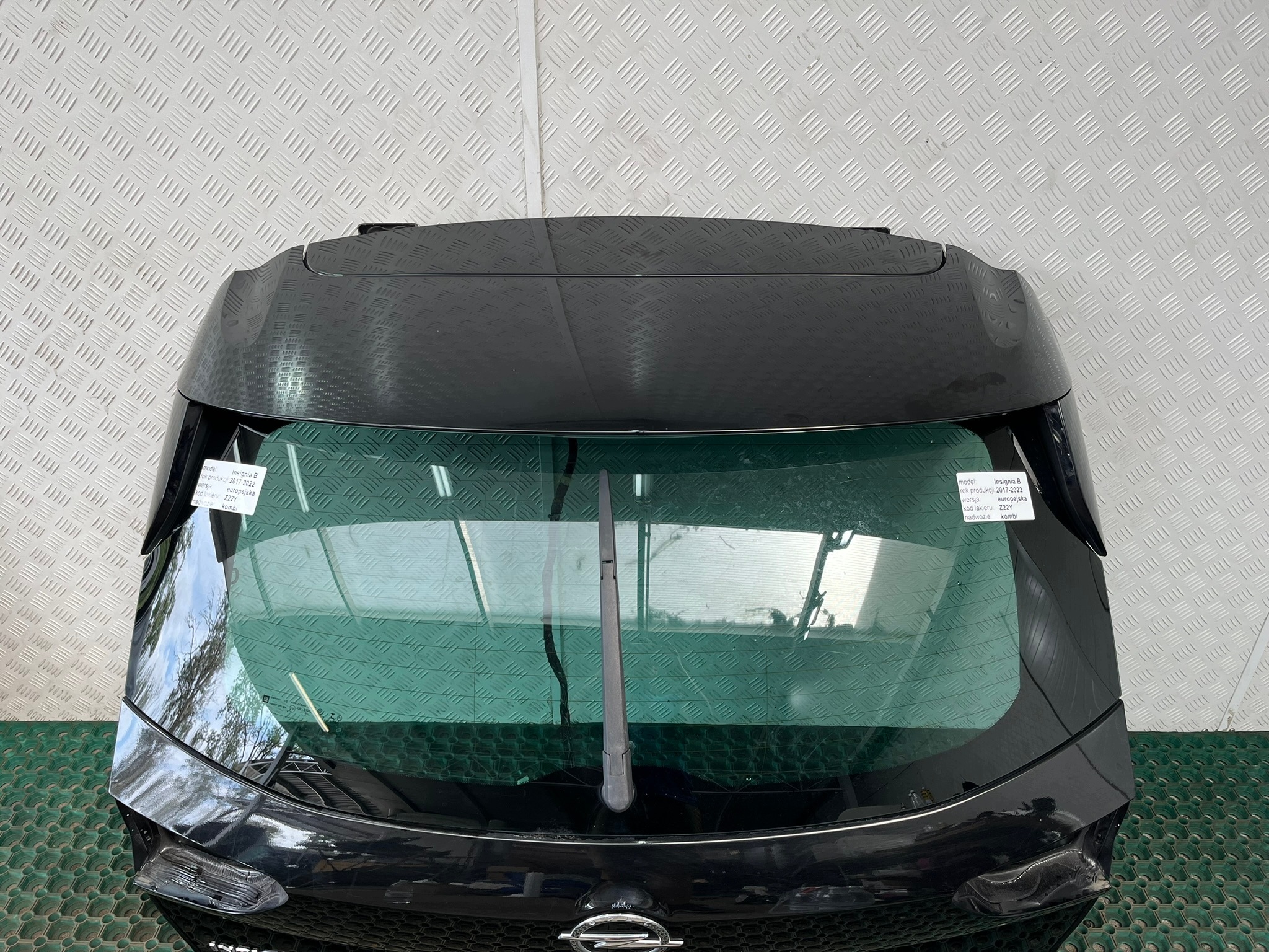 OPEL INSIGNIA B LIFT 20-22 KOMBI boot doors boot below colour Z22Y nice