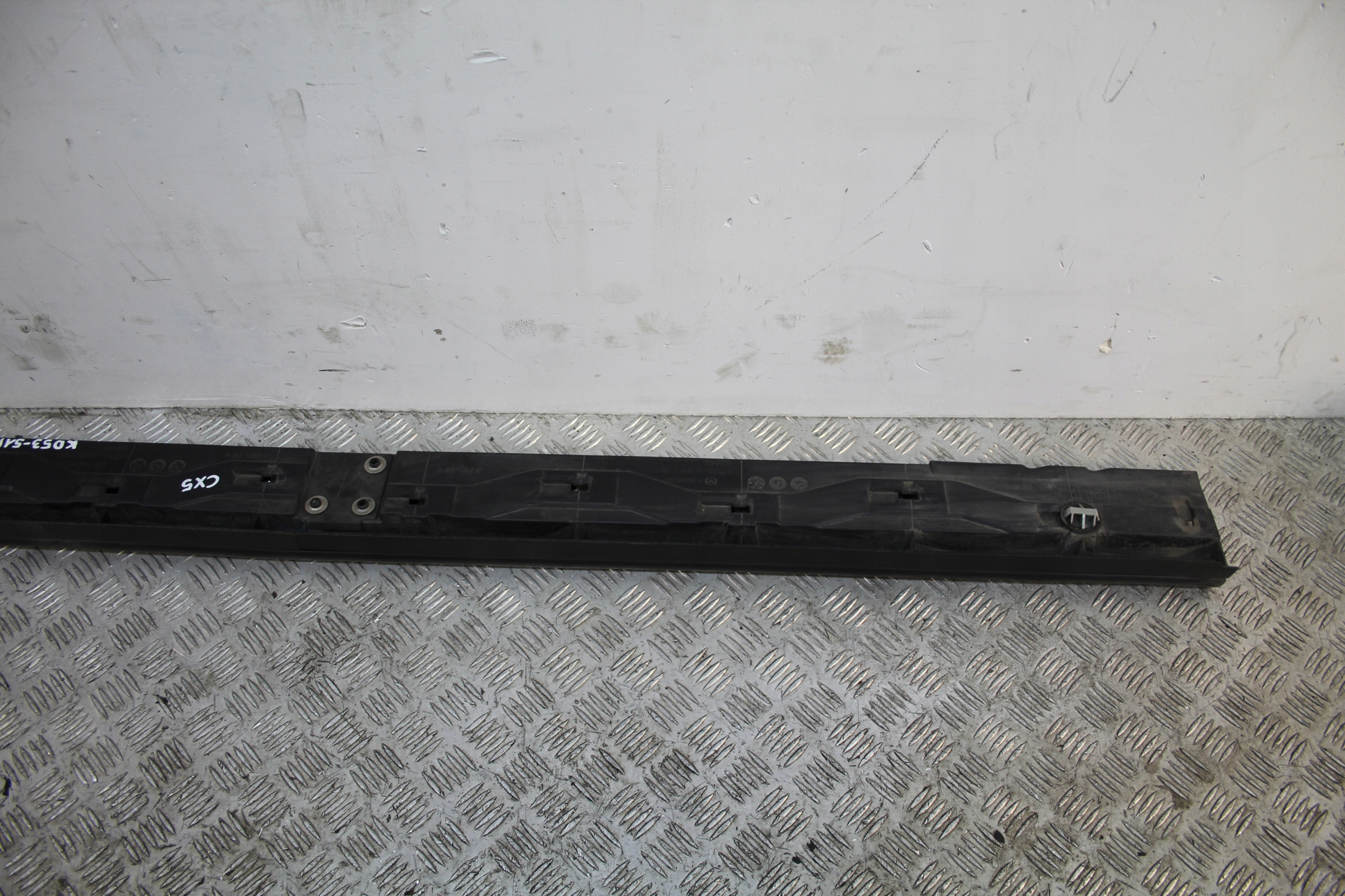 holder of the threshold threshold right MAZDA CX5 KD LIFT