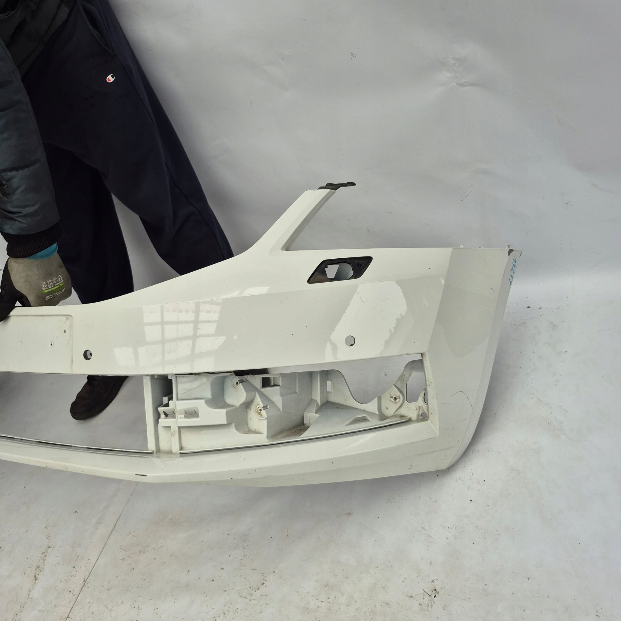 SKODA OCTAVIA III LIFT 17- bumper front front PDC SPR 5E0807221N
