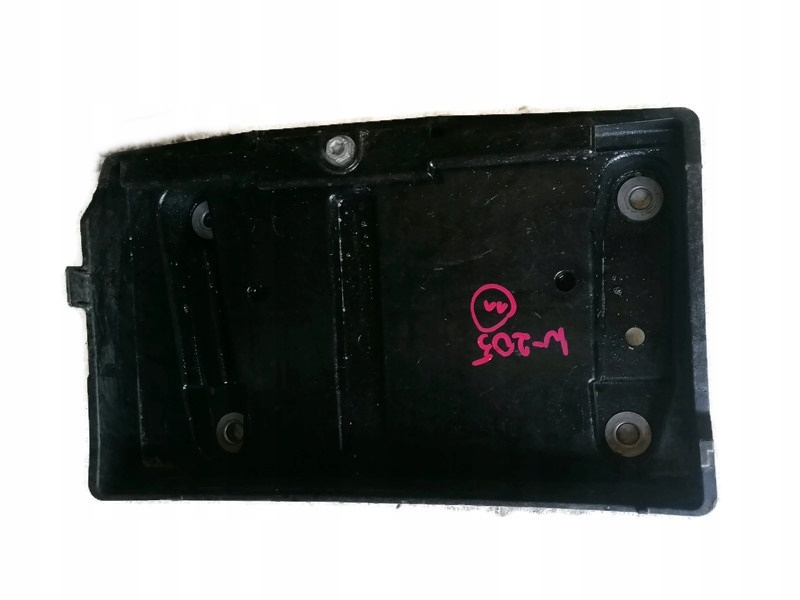 MERCEDES C-KLASA W205 PODSTAWA AKUMULATORA A2056200018