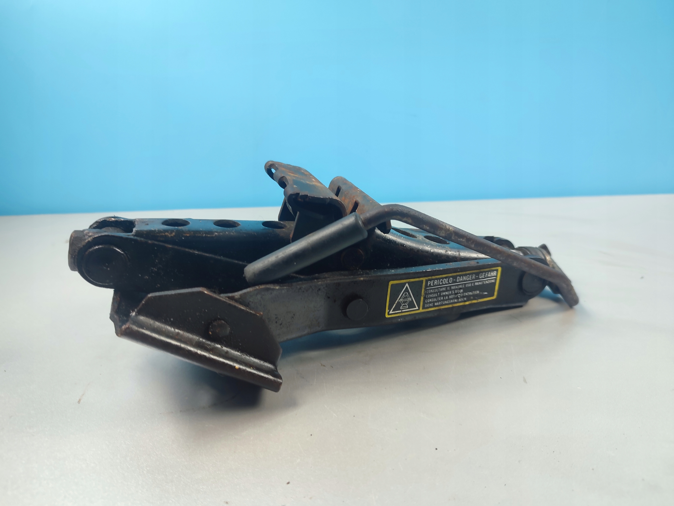 АВТОМОБИЛЬНЫЙ ДОМКРАТ