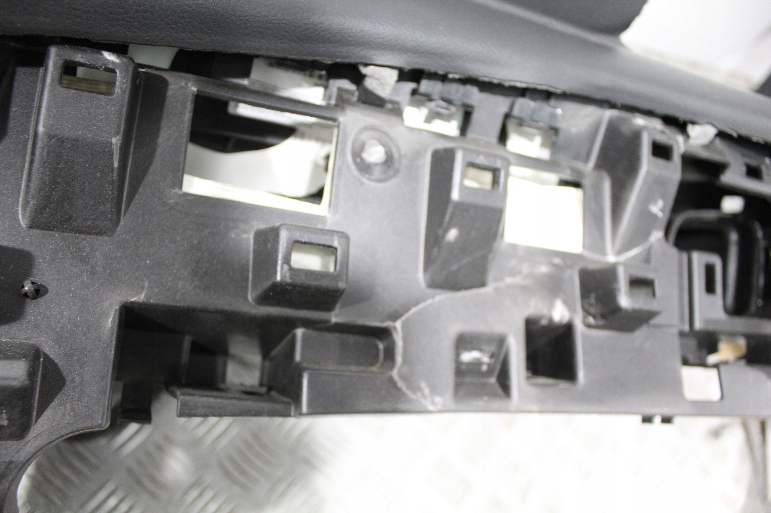 dashboard console WYSTRZELONA INFINITI Q30