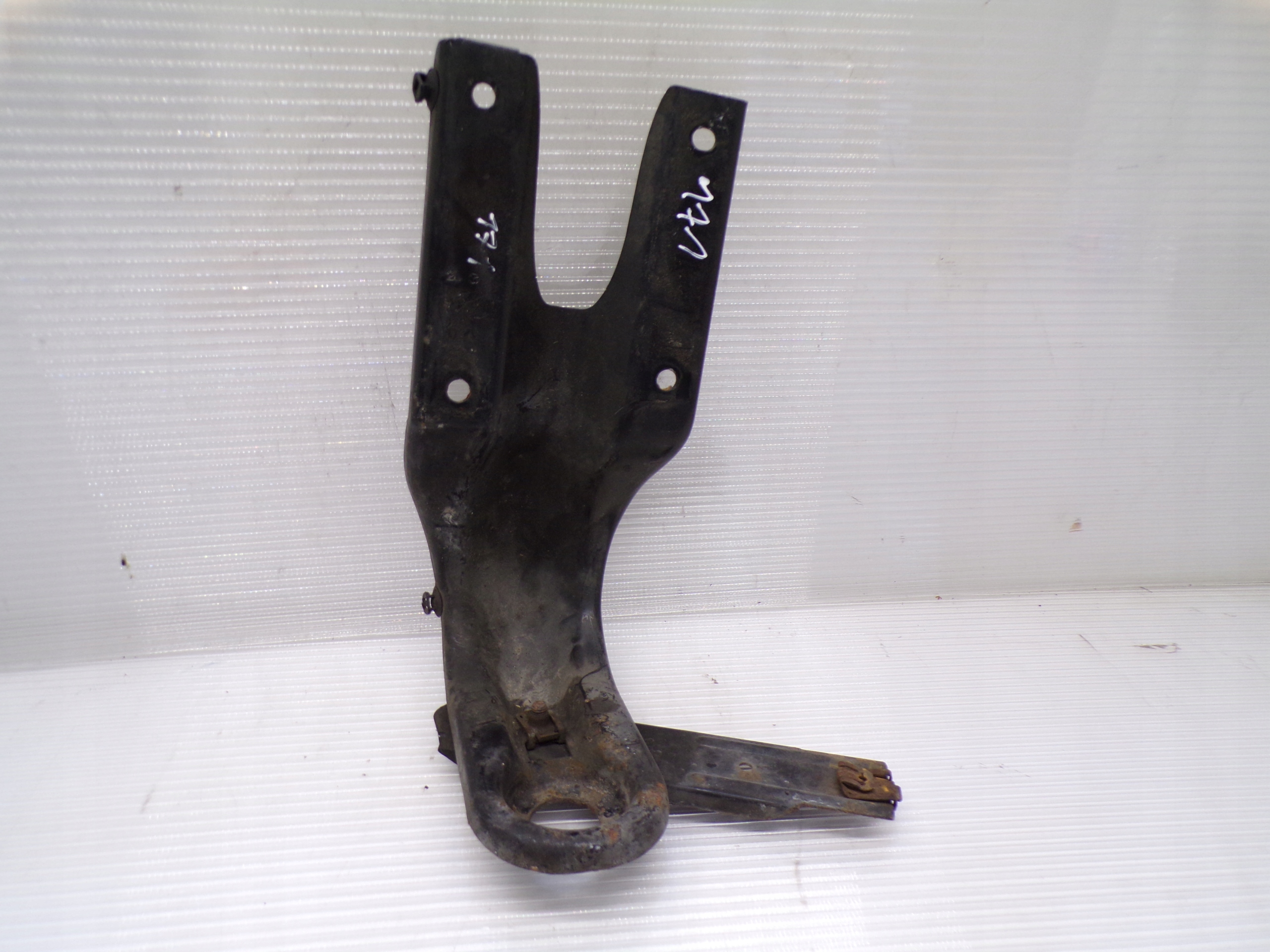 КРЕПЛЕНИЕ РАДИАТОРА MERCEDES SLK R 171