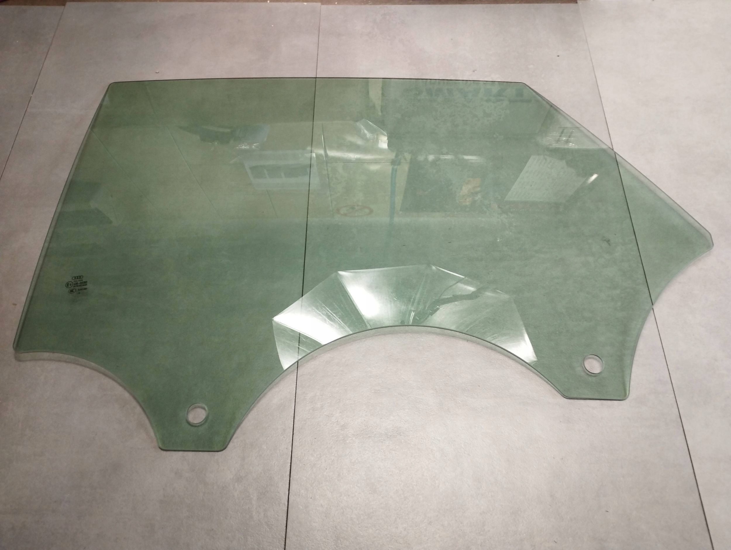 Audi A7 4G 2015 window left rear part