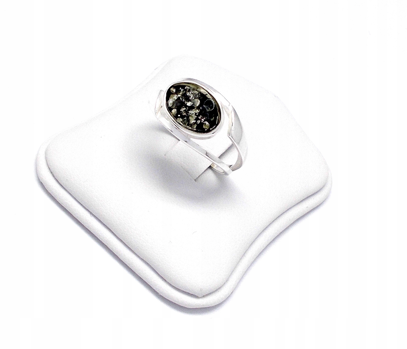 Stříbrný prstýnek se zeleným jantarem