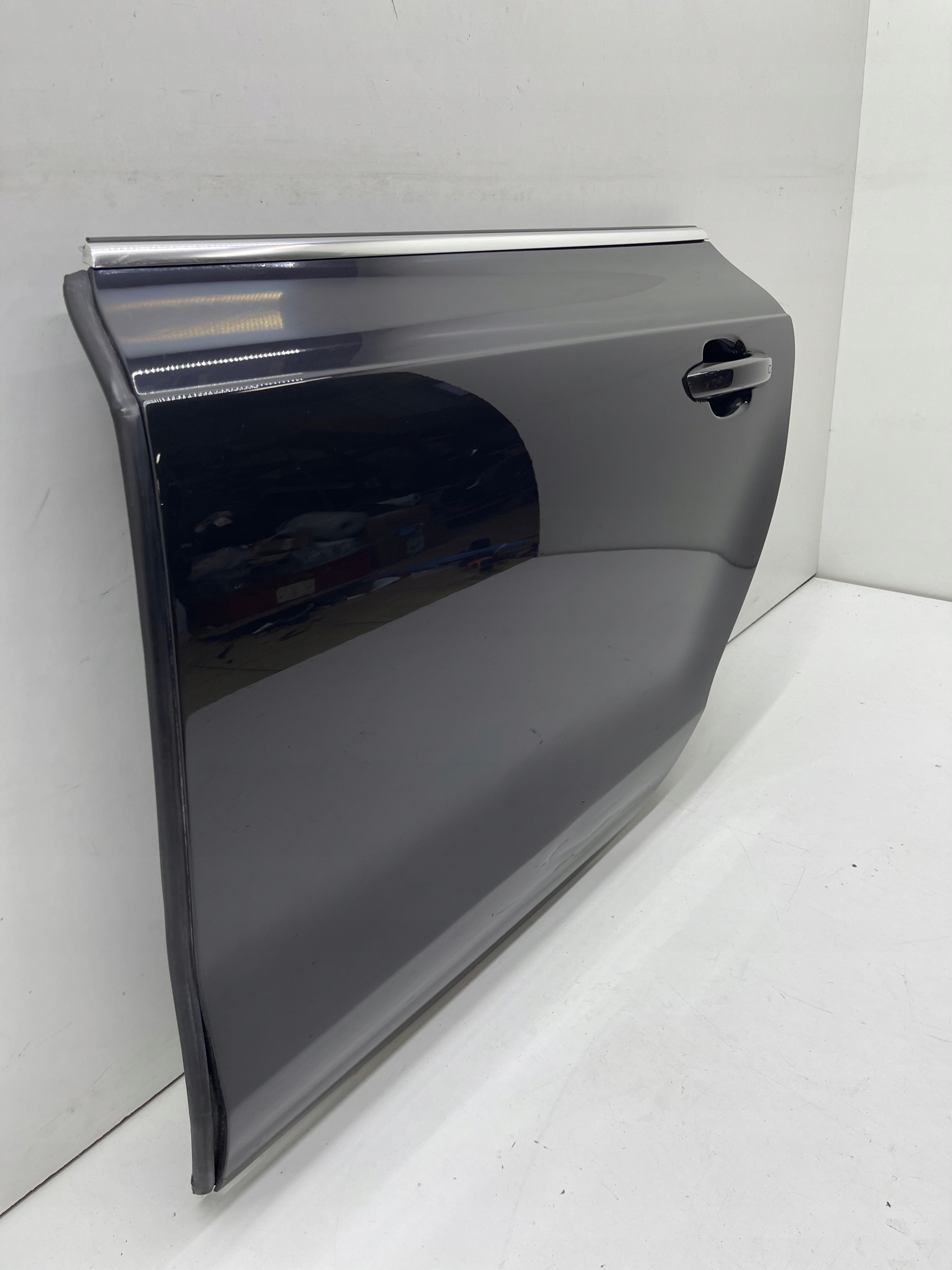 AUDI A7 C7 door left rear part LX7U