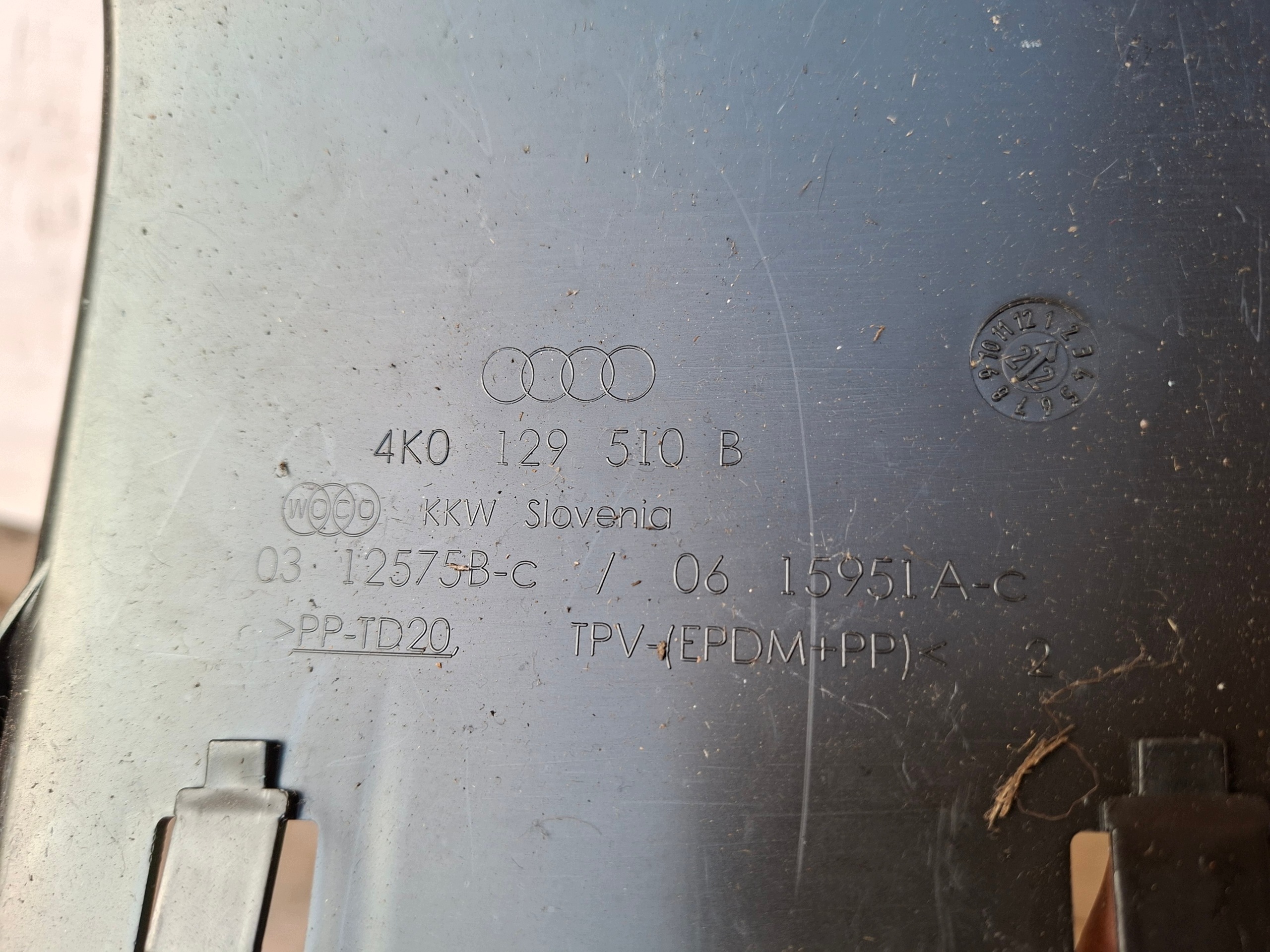 AUDI A6 C8 přívod TROUBA volant vzduchový 4K0129510B
