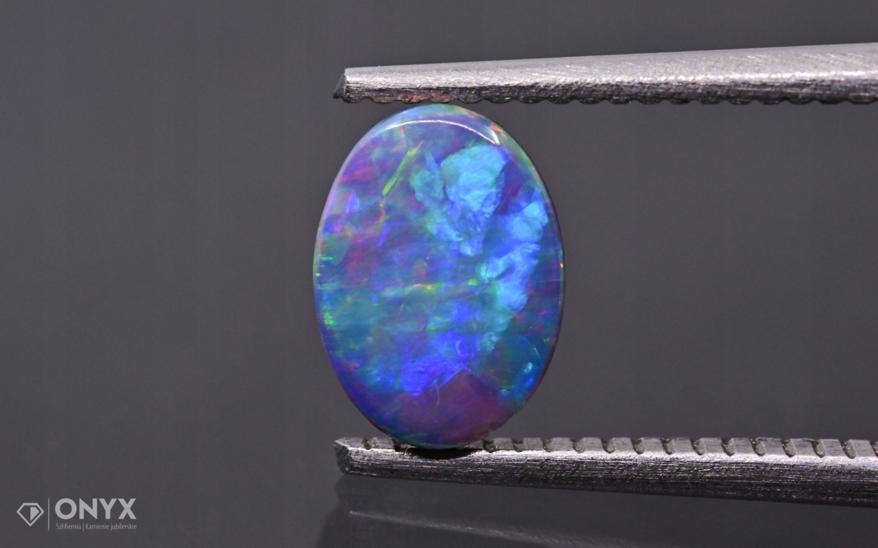 Opal Australská mělká konvexní dublet ovál 7x5 m