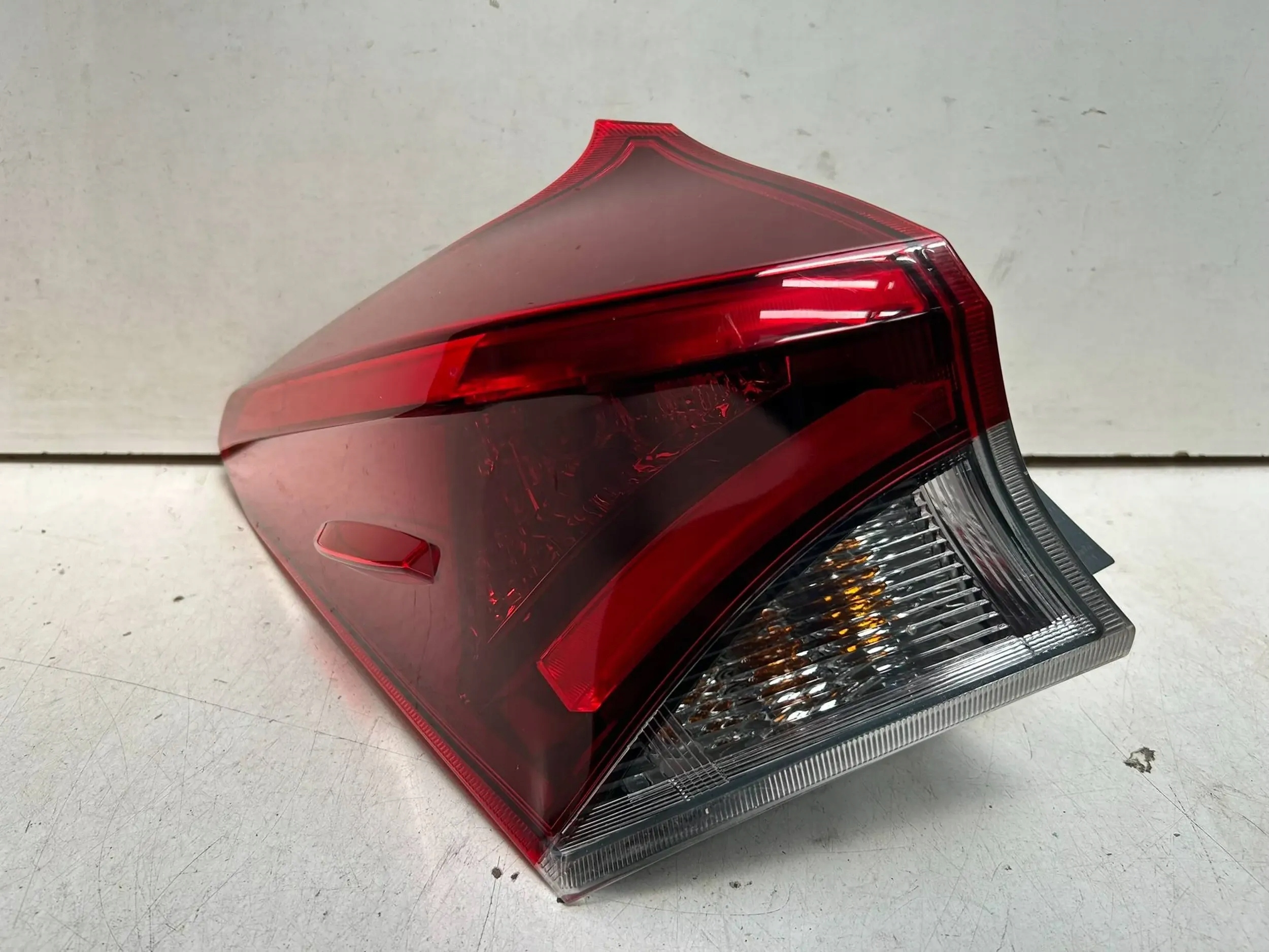 Lampa tył lewy Toyota Auris E180 2016