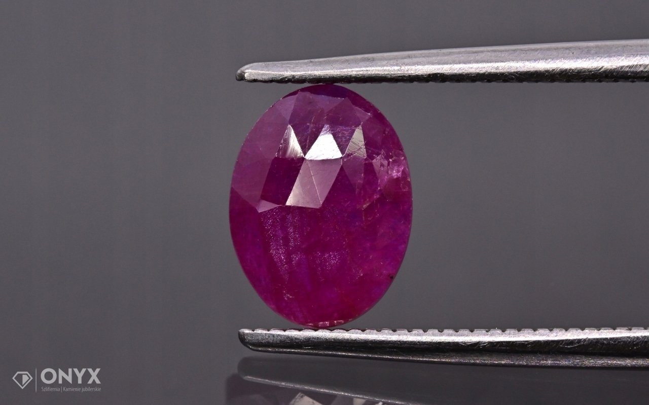 Rubín fazetovaná rozeta ovál 8x6 mm