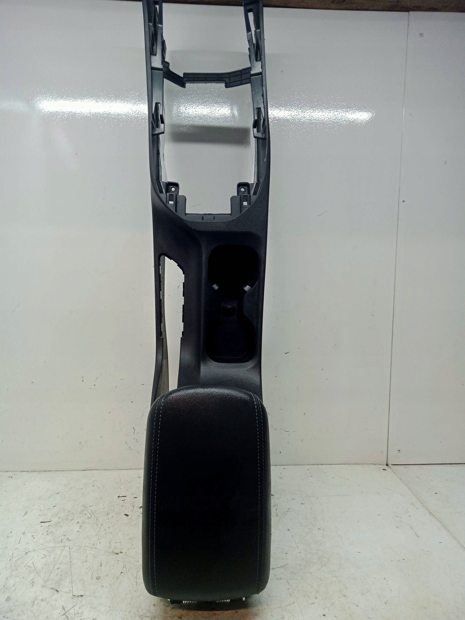 HYUNDAI I30 III TUNEL central armrest leather 2017