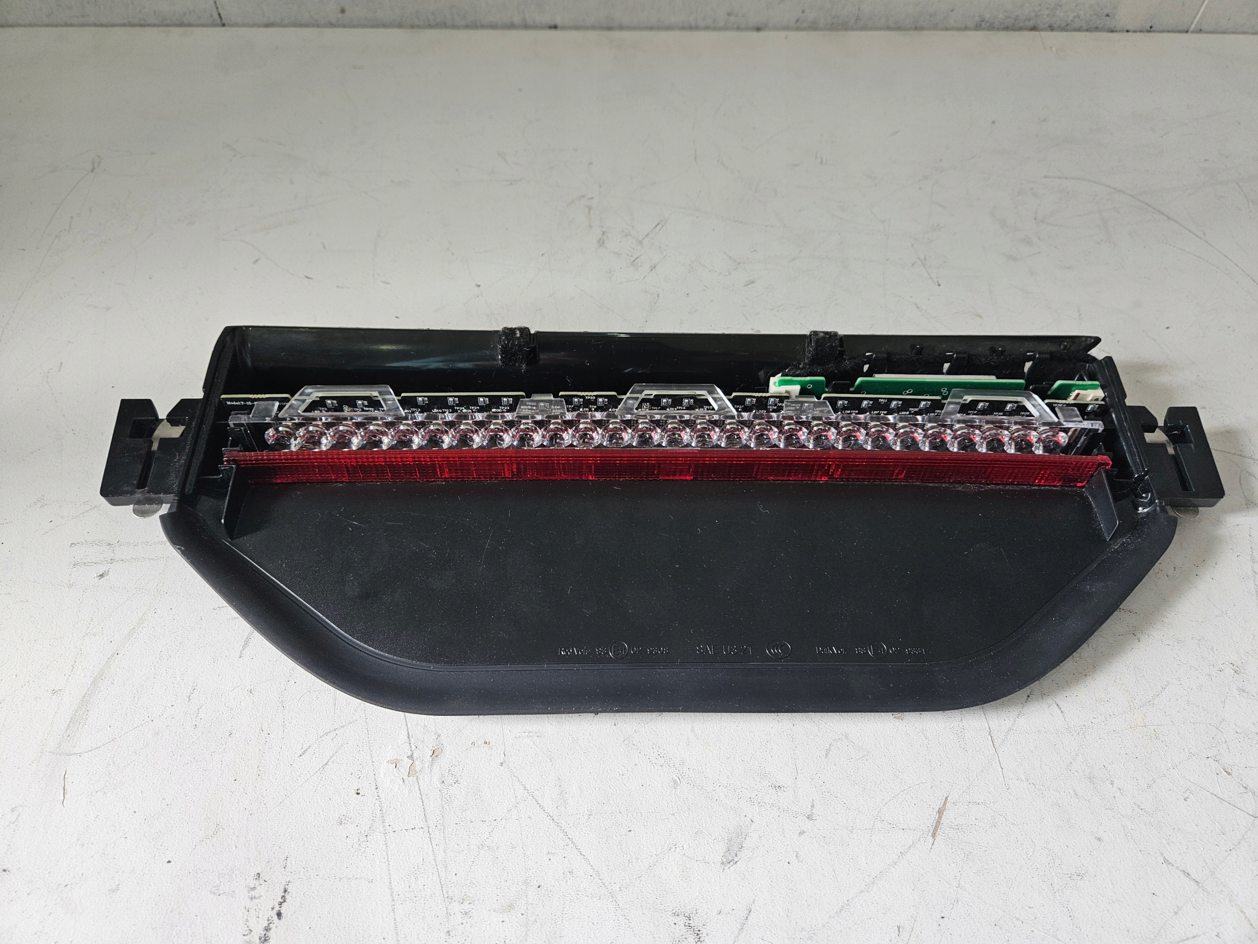 TESLA Y ŚWIATŁO STOP LAMPA KLAPY TYLNEJ ORYGINAŁ 1632486 Producent części Tesla