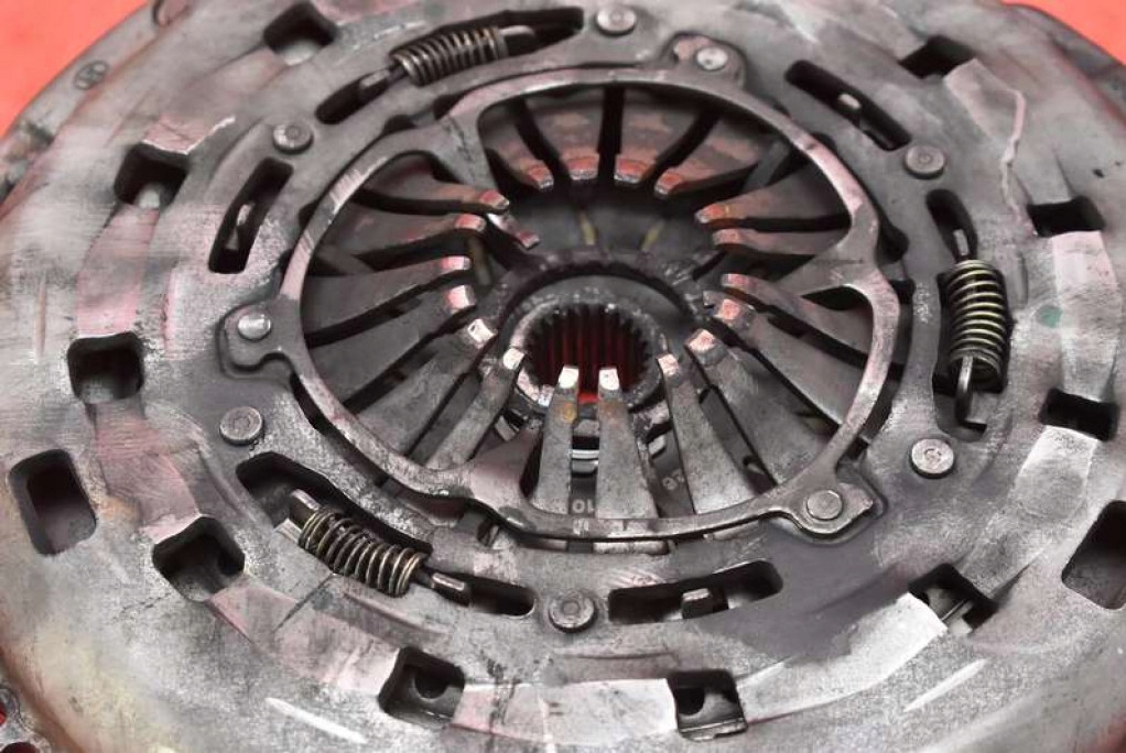 Embrayage Disque de pression 126004010 IVECO DAILY 3.0 06-11