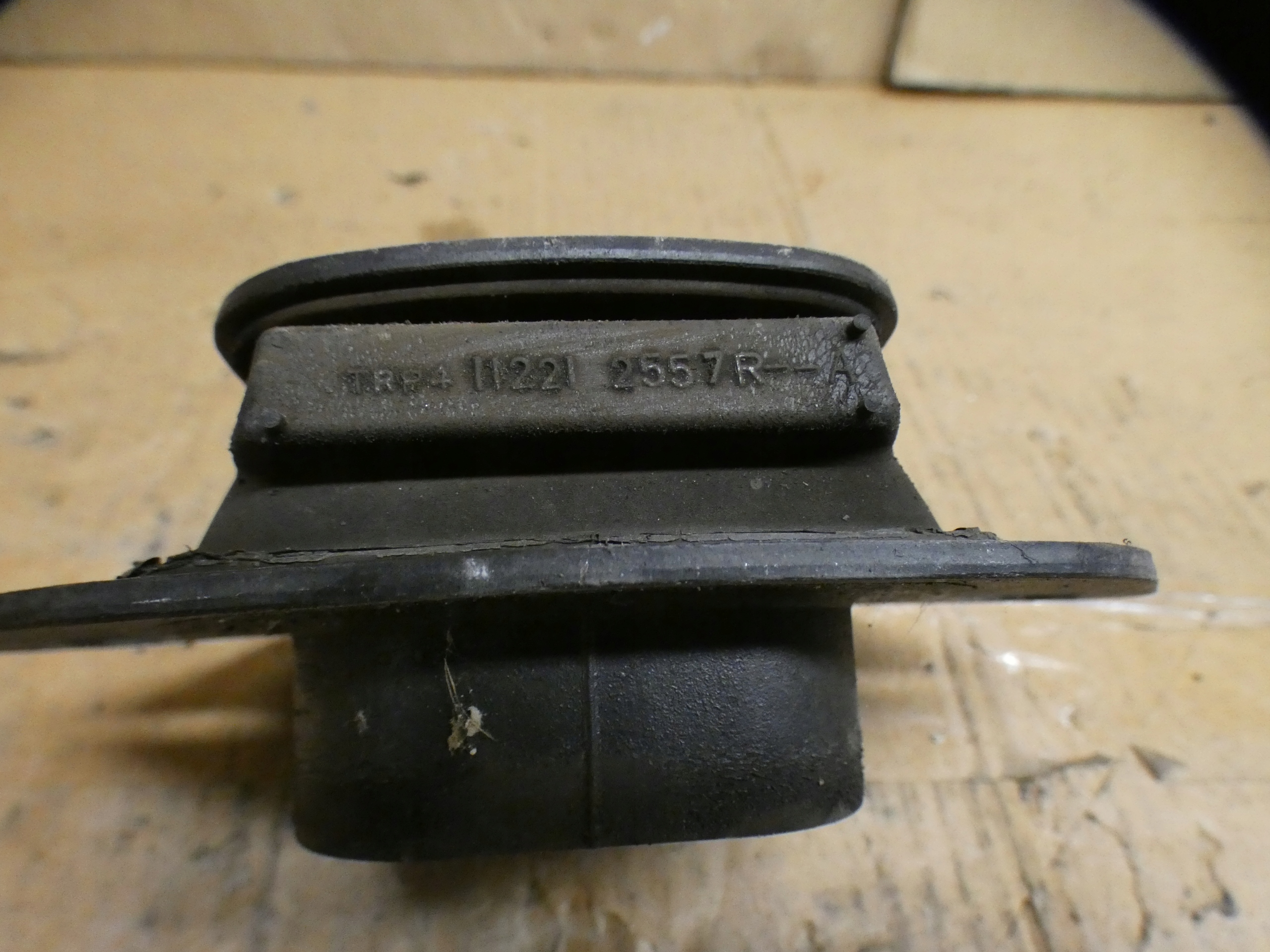 gearbox mount TRAFFIC III 112212557R