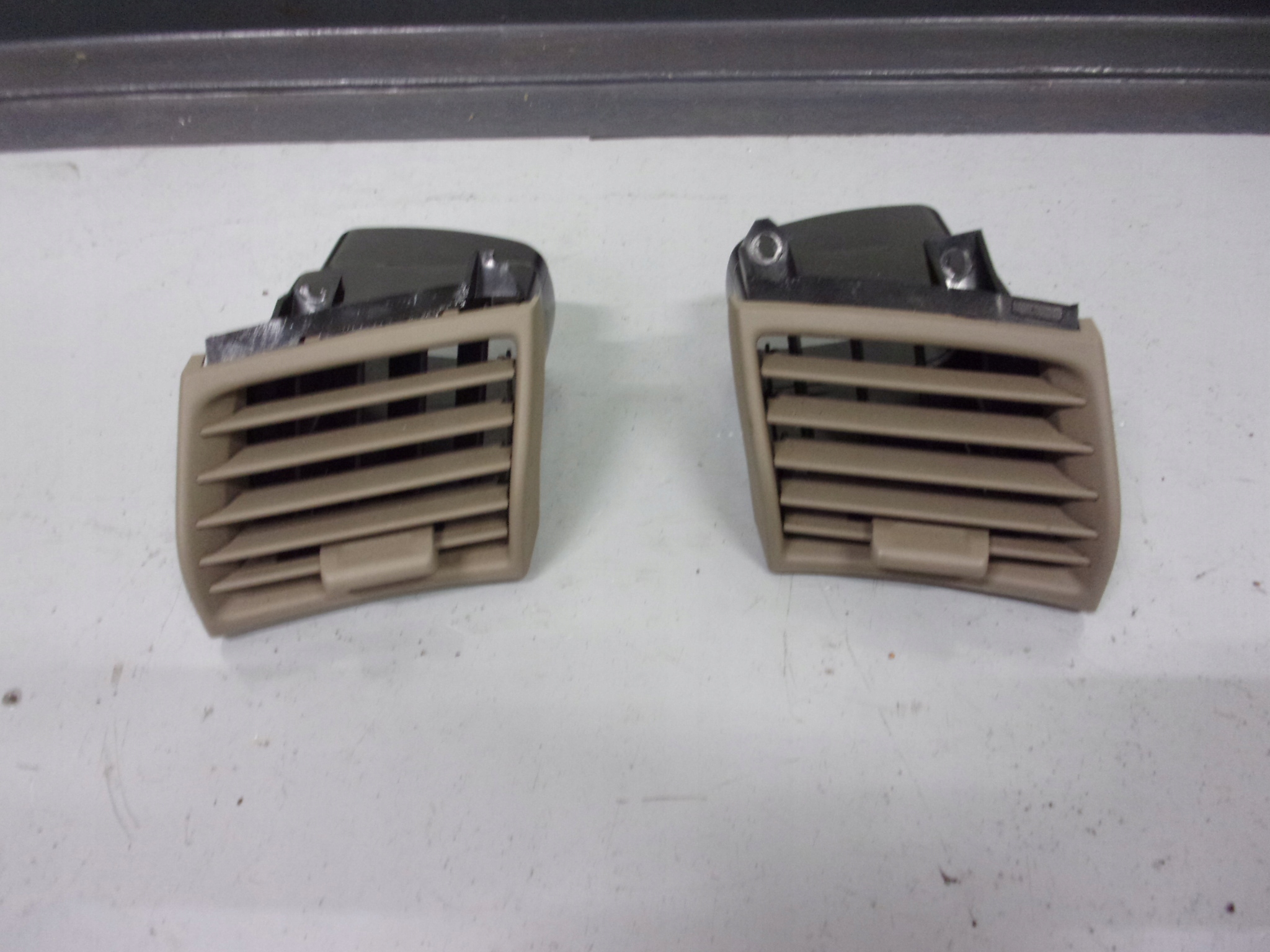 R129 SL LIFT решітка вентиляційні решітки 1298300254