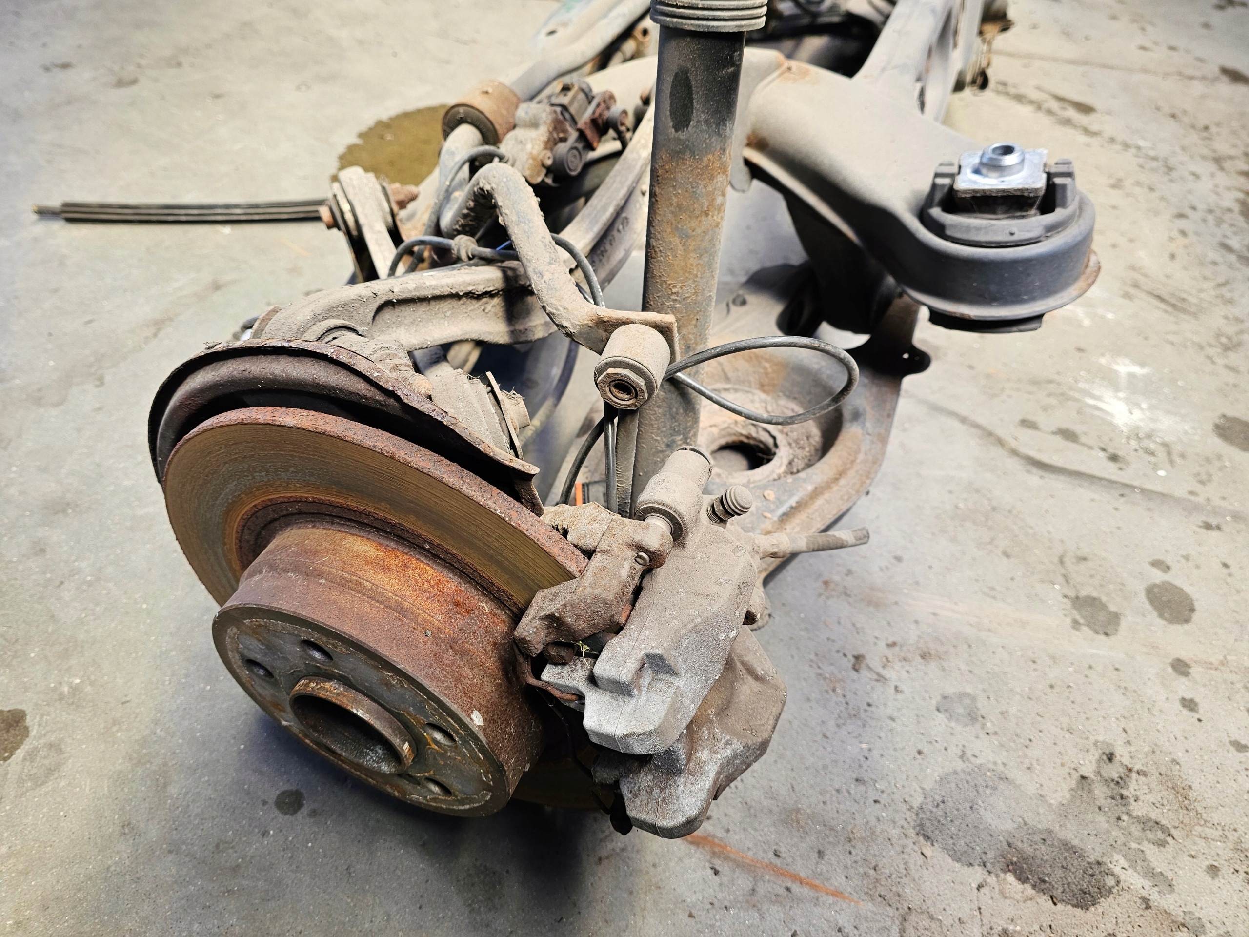 MERCEDES W204 COUPE LIFT sider axle beam springing rear part