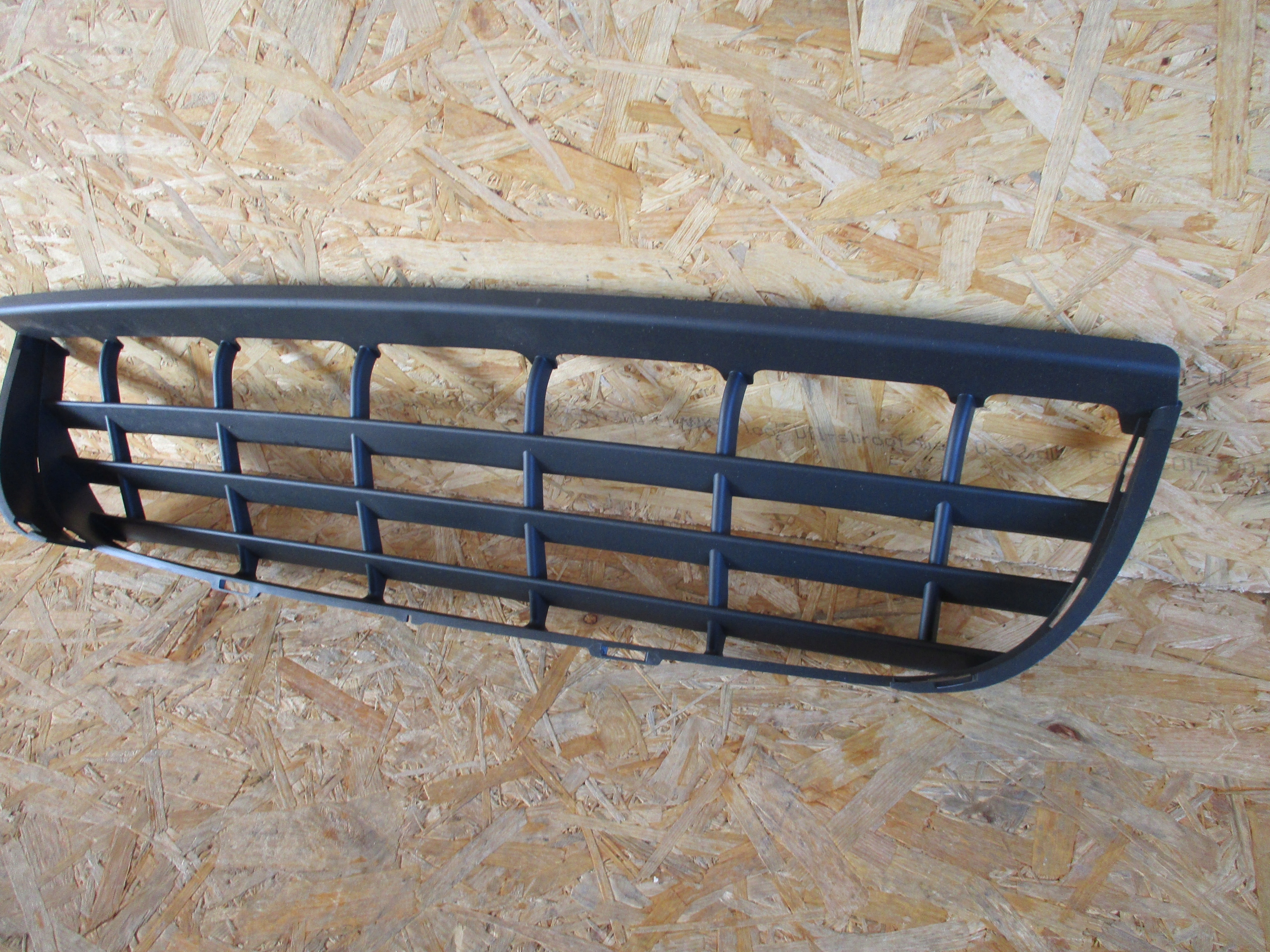 LÜFTUNGSGITTER MITTE DER STOSSSTANGE VW CRAFTER 2E0 2E0807835A