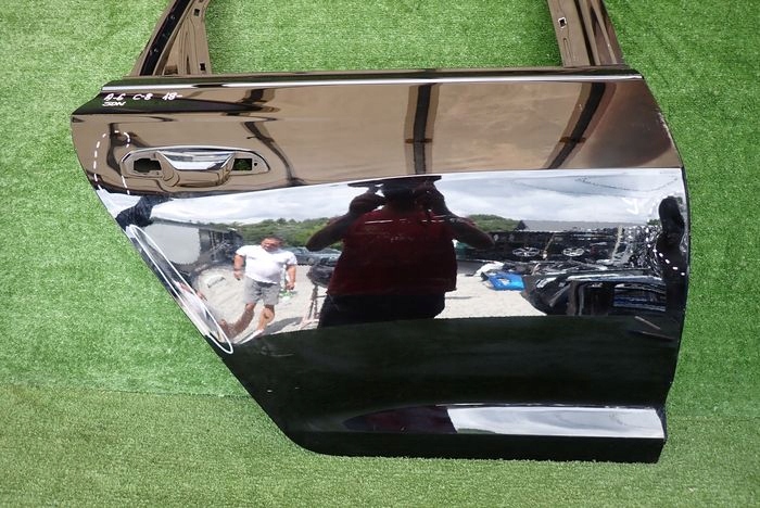AUDI A6 C8 sedan 18- door right rear. rear part