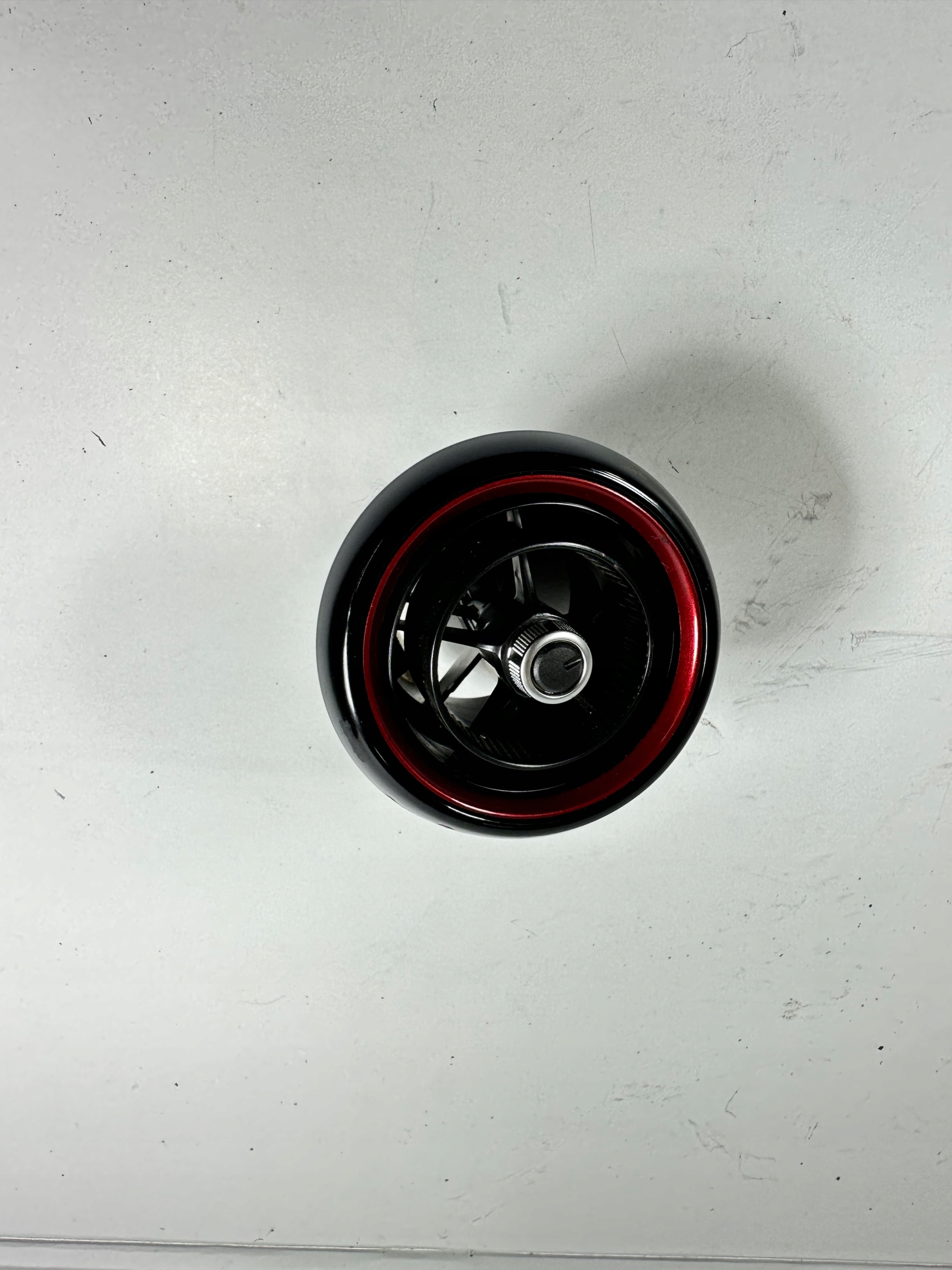 воздухозаборник жалюзи консоли правая левый D09W64730