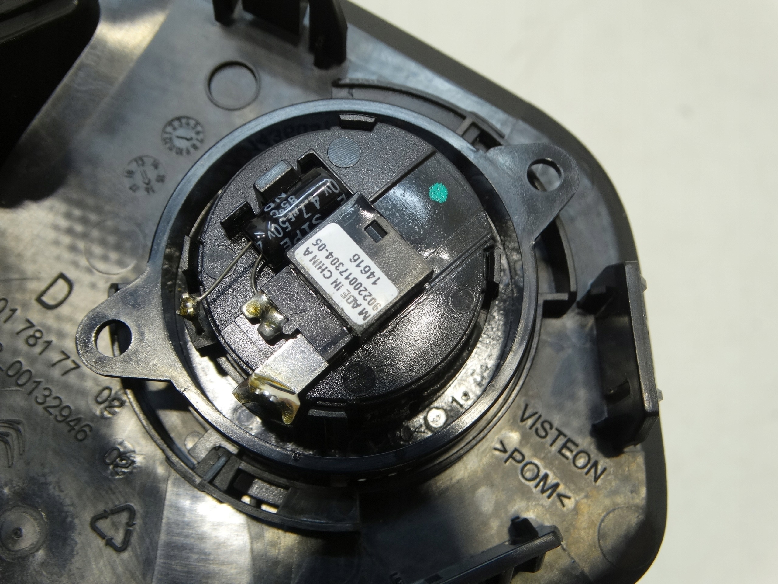 speaker + covering consoles right CITROEN C4 CACTUS 9800178177