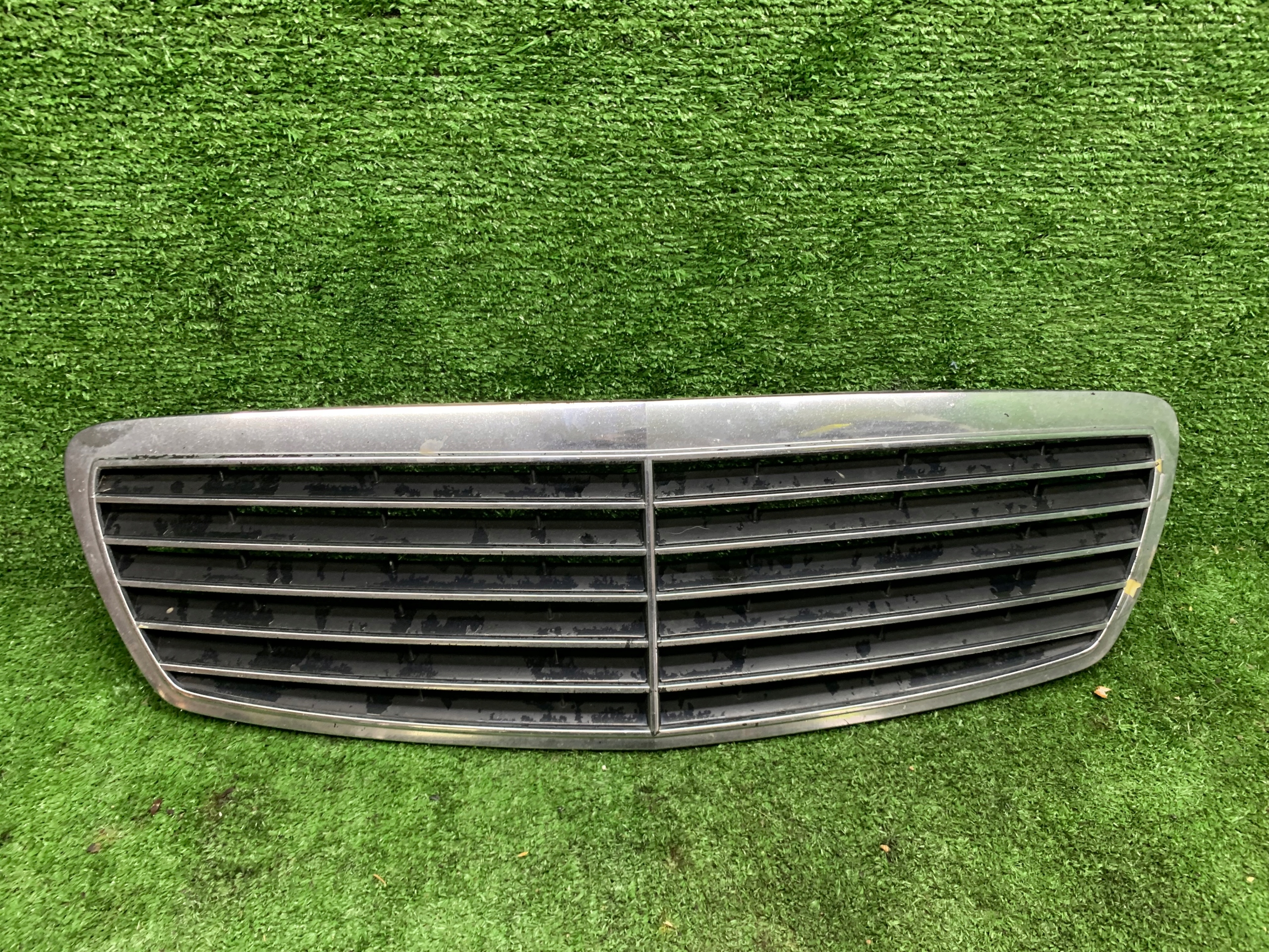 Mercedes E-Klasa W211 02/06 grill atrapa chłodnicy A2118800583