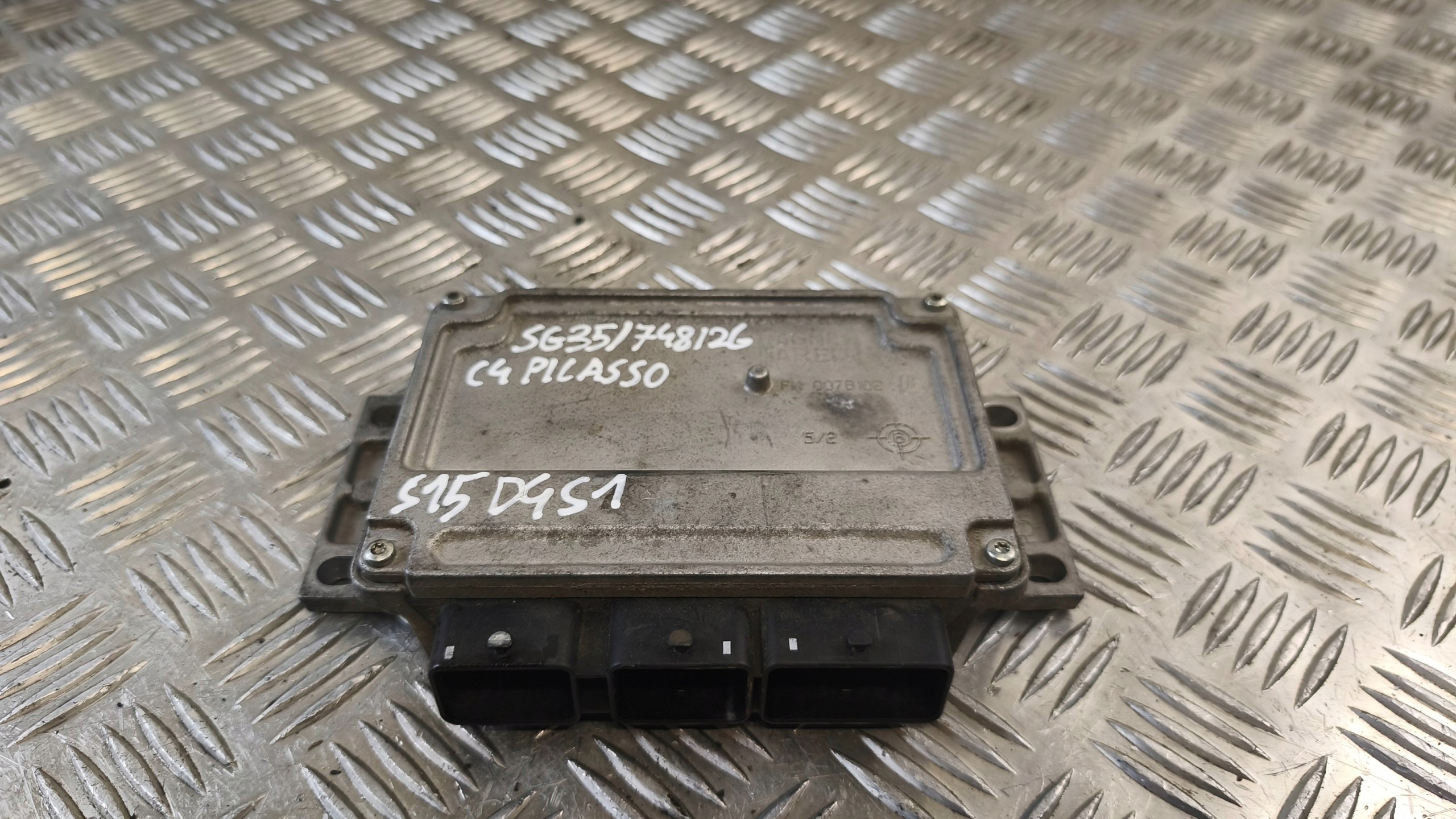 control unit of the engine module ECU CITROEN PICASSO C4 2.0B 0076102