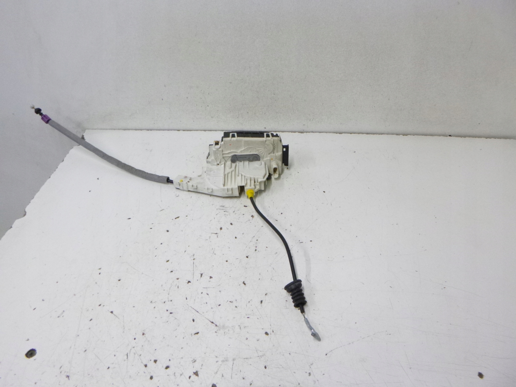 lock door front right Mercedes W204 sedan 2007r.