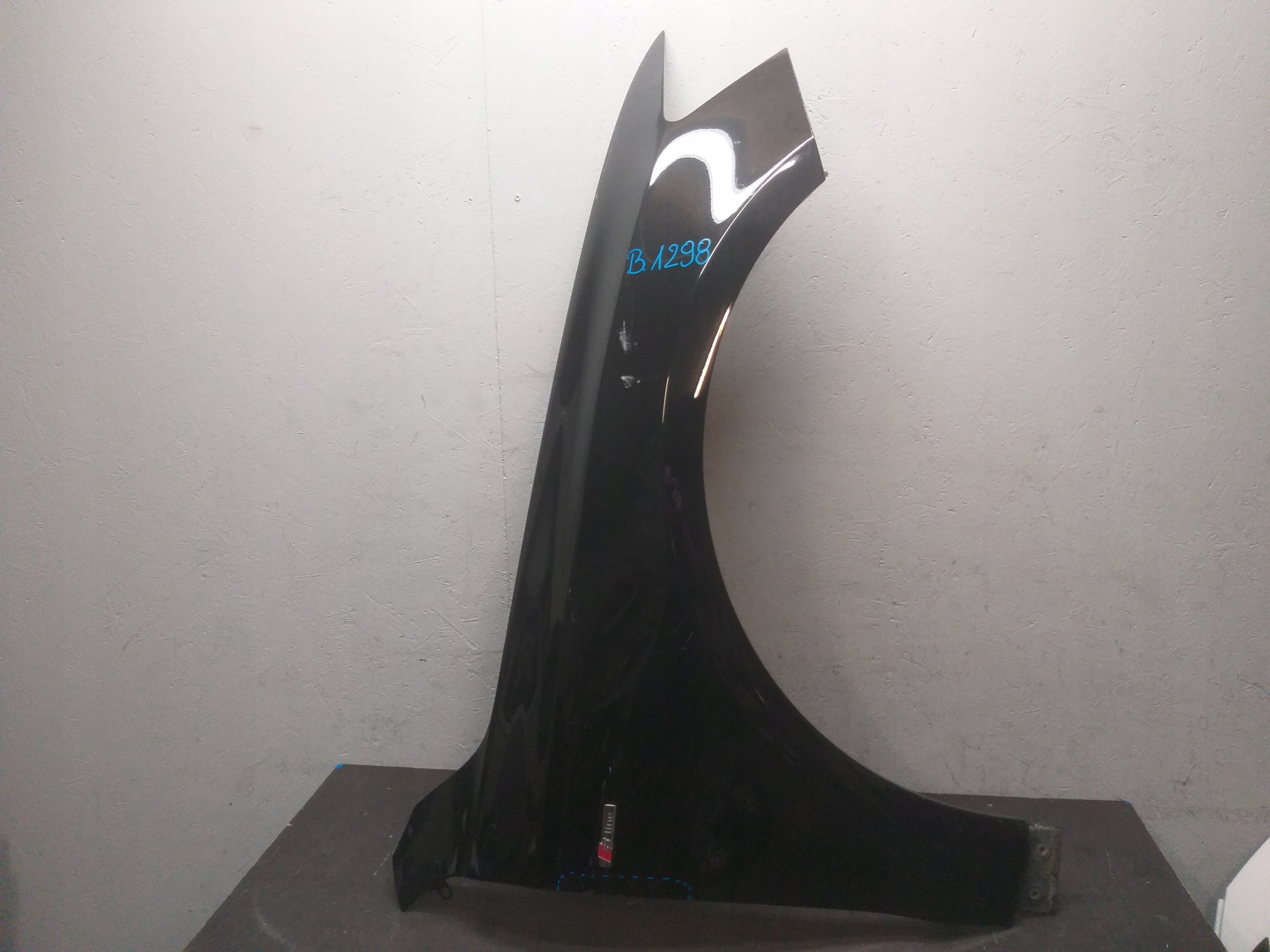 FENDER FRONT RIGHT AUDI Q5 8R 08