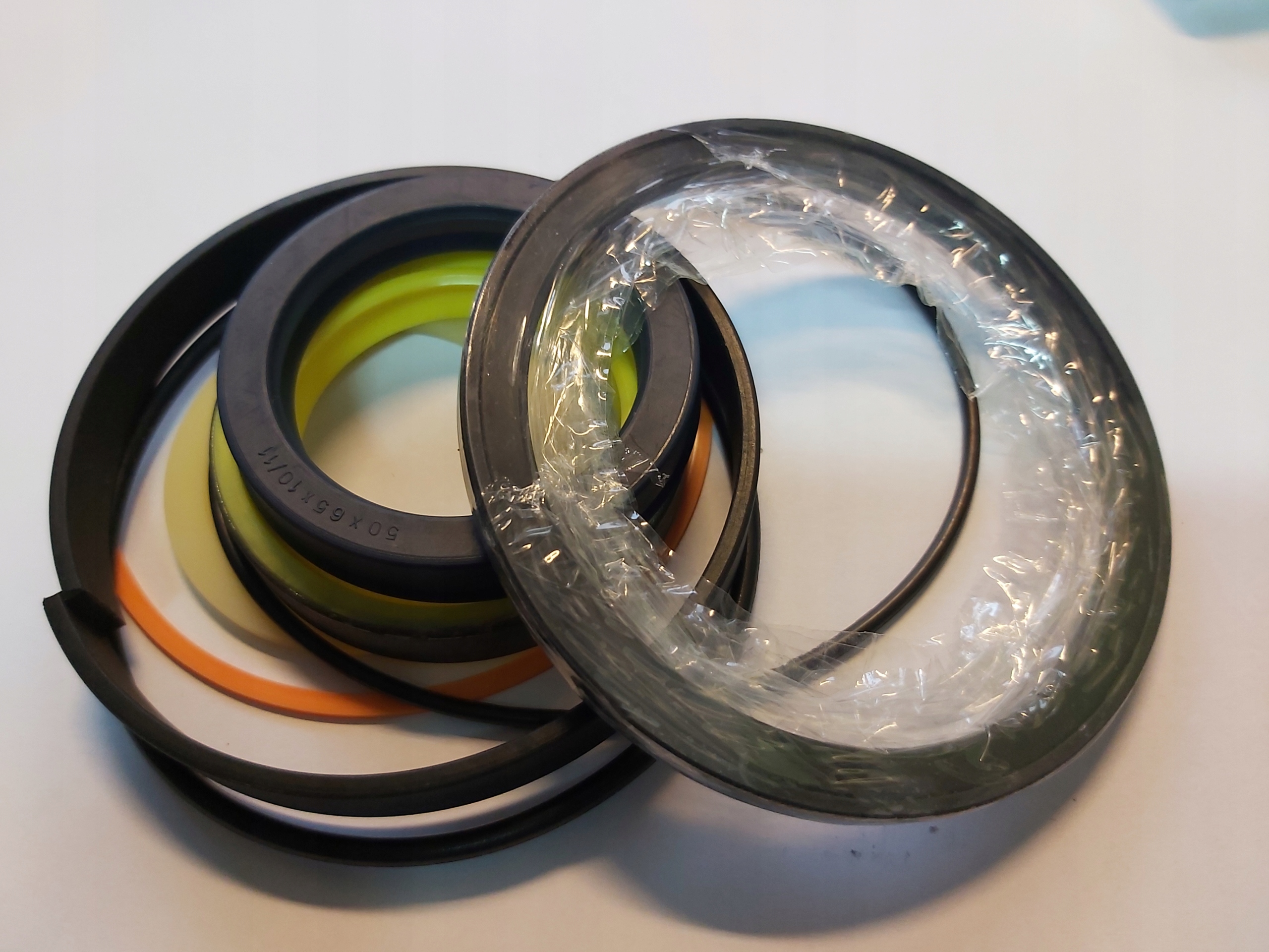 CAT 42E KOMPLET USZCZELEK SIŁOWNIKA OBROTU LUBLIN