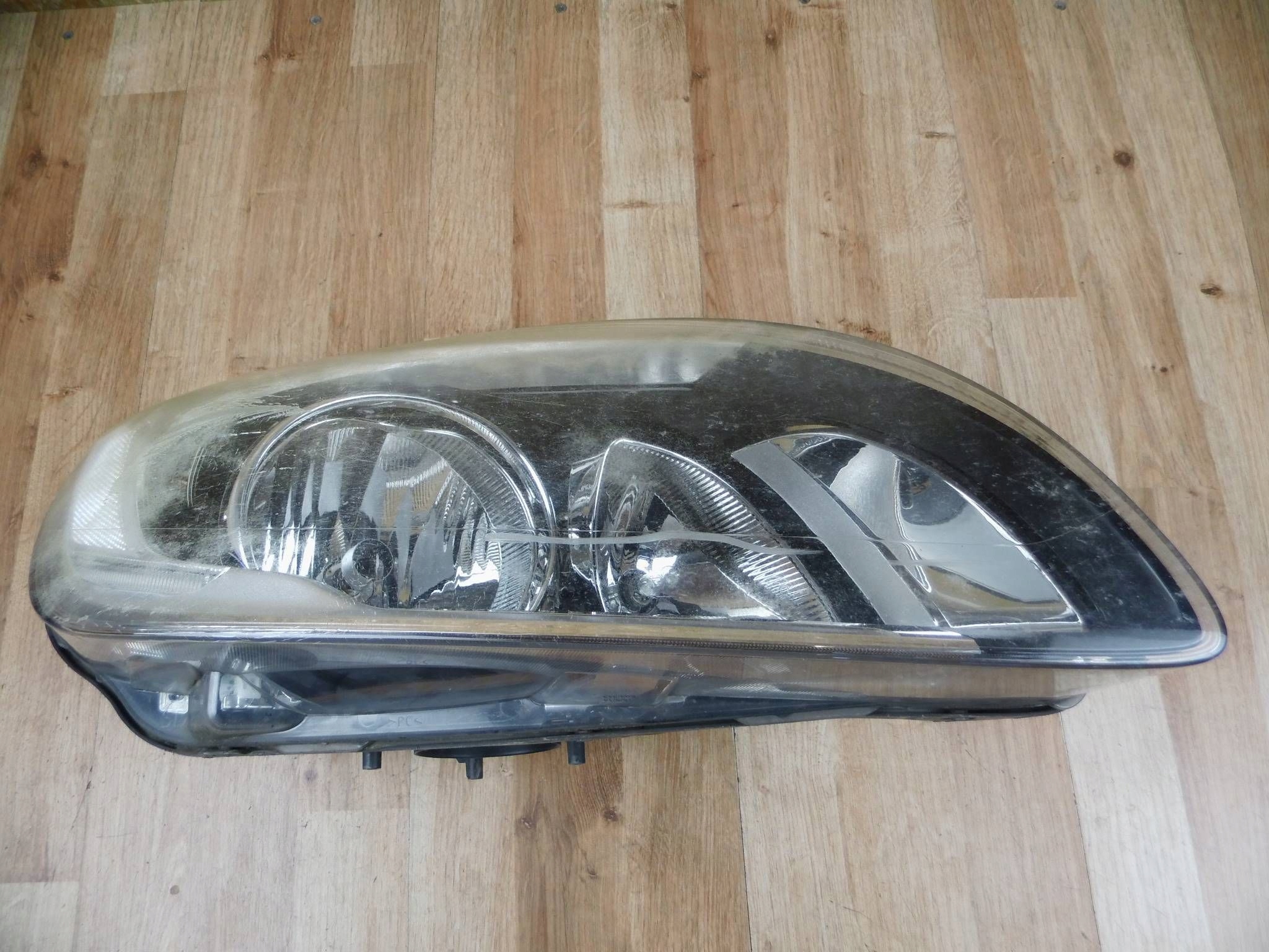 Volvo S60 V60 2014+ LIFT light right front front 31420116