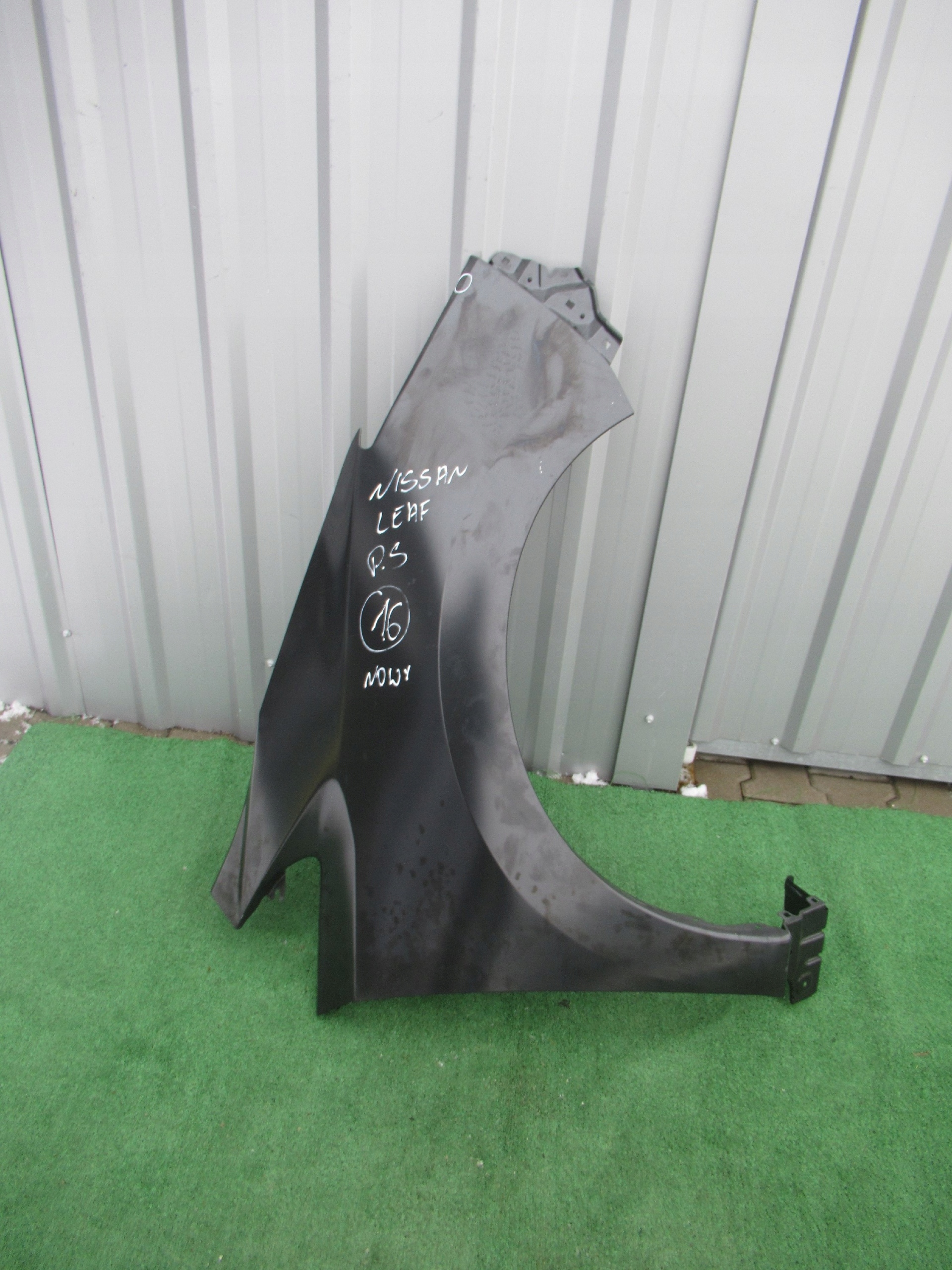 NISSAN LEAF II 2 17- BŁOTNIK PRAWY NOWY F31005SHMA Kolor do lakierowania