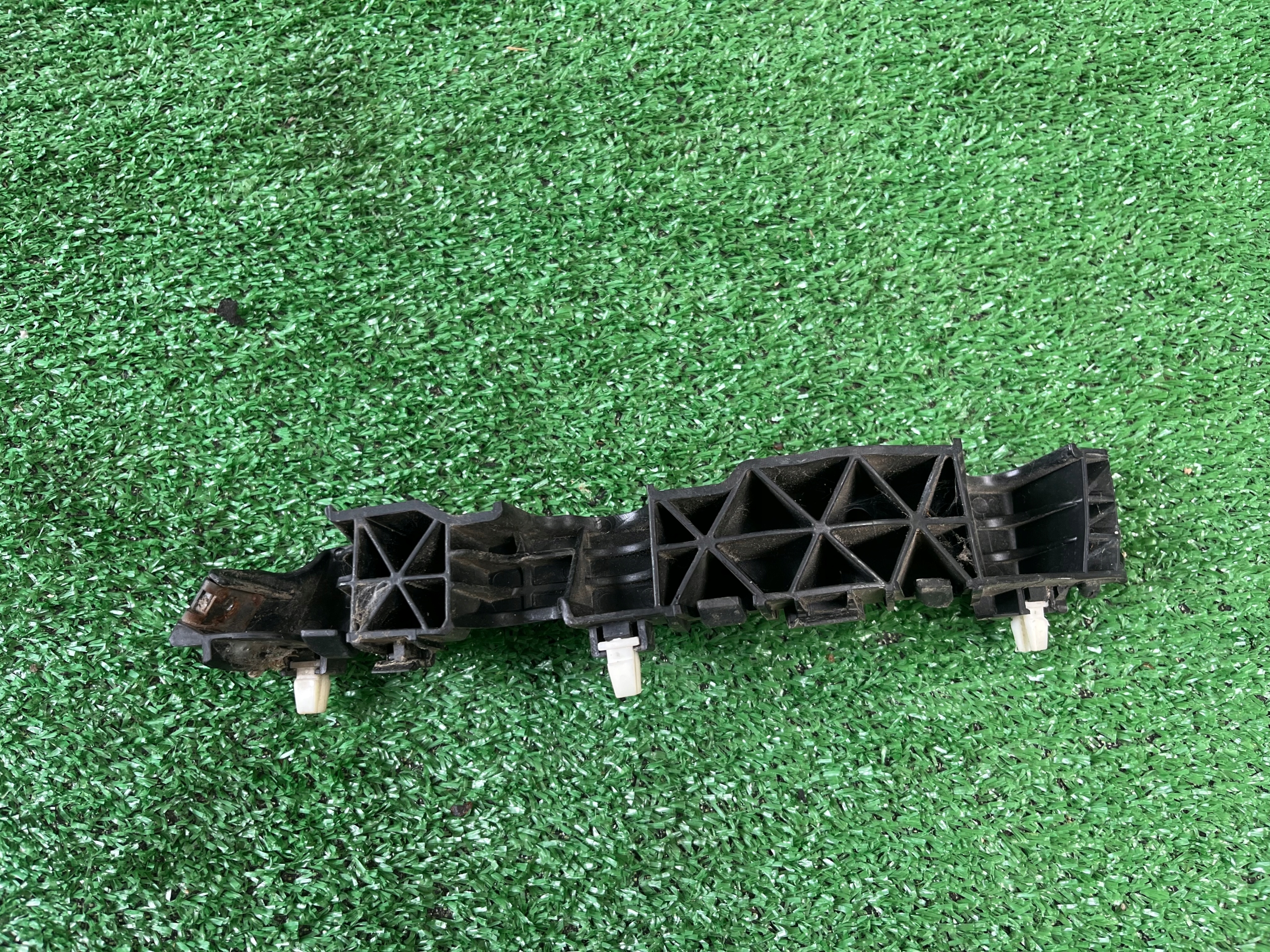 bumper bracket left front KIA STONIC 2018 86513-H8400