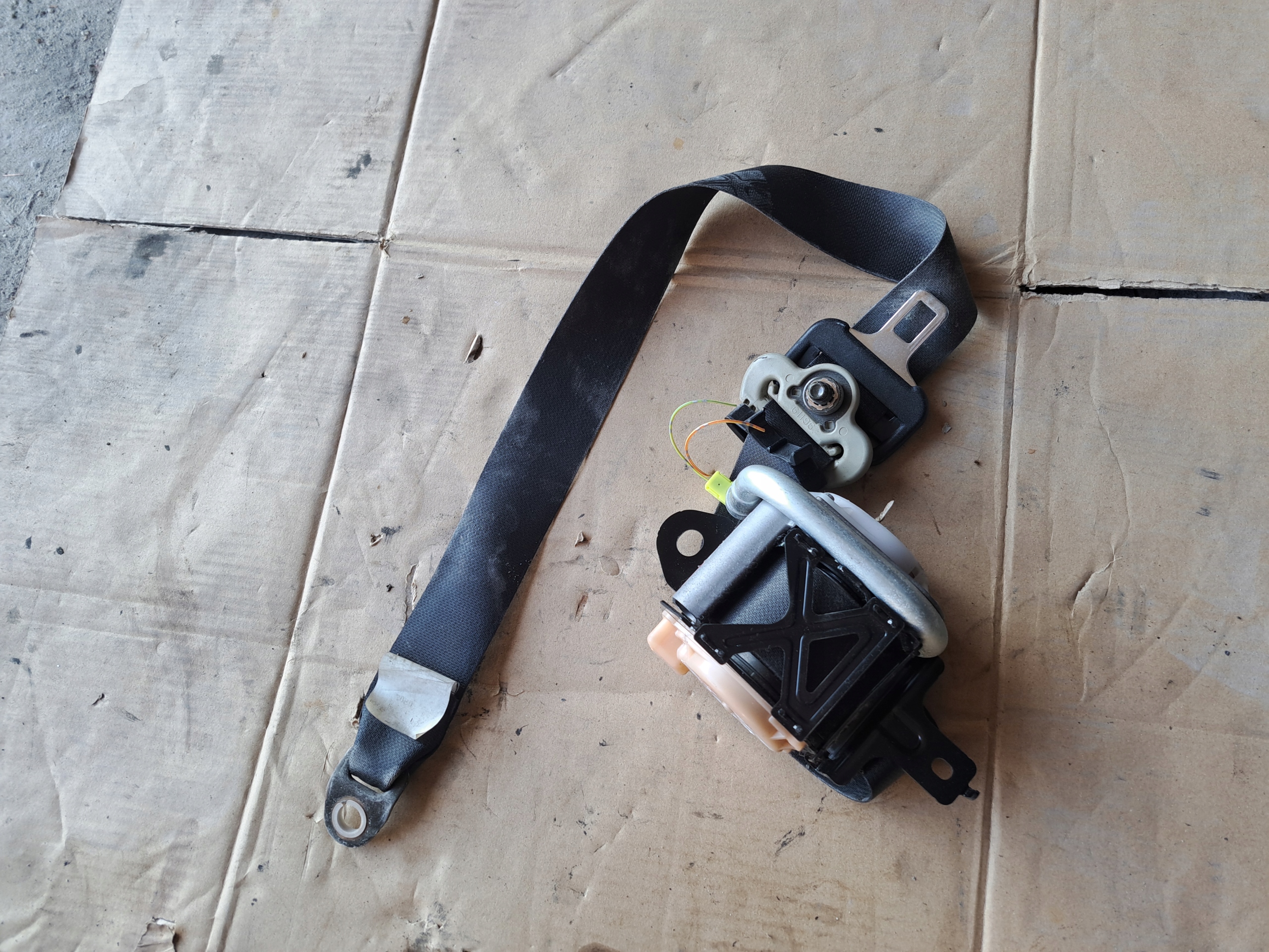 tension belt safety left front INFINITI FX35 FX45