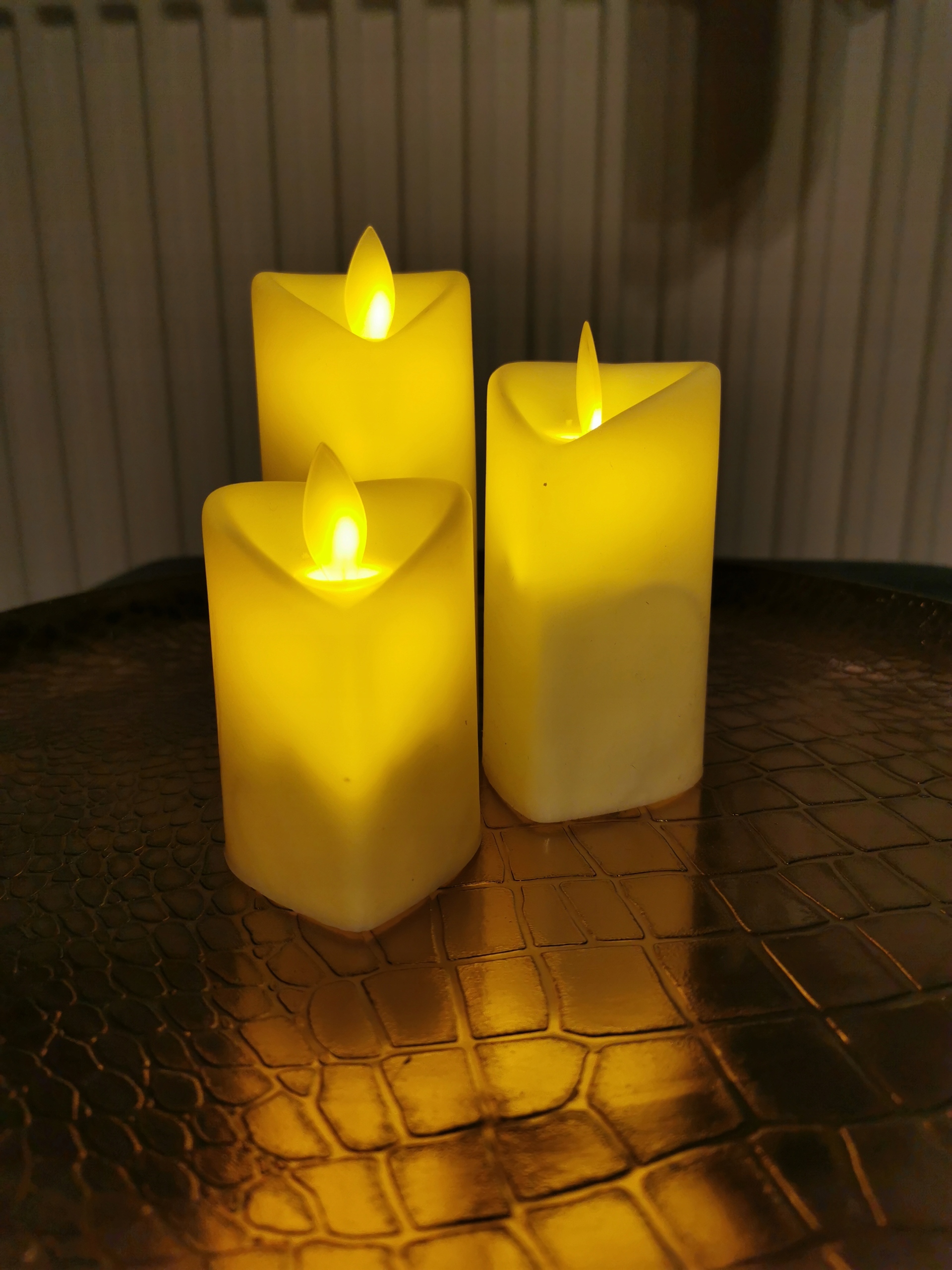 Świeca ledowa Led serce białe ruchomy płomień 11cm Marka LC