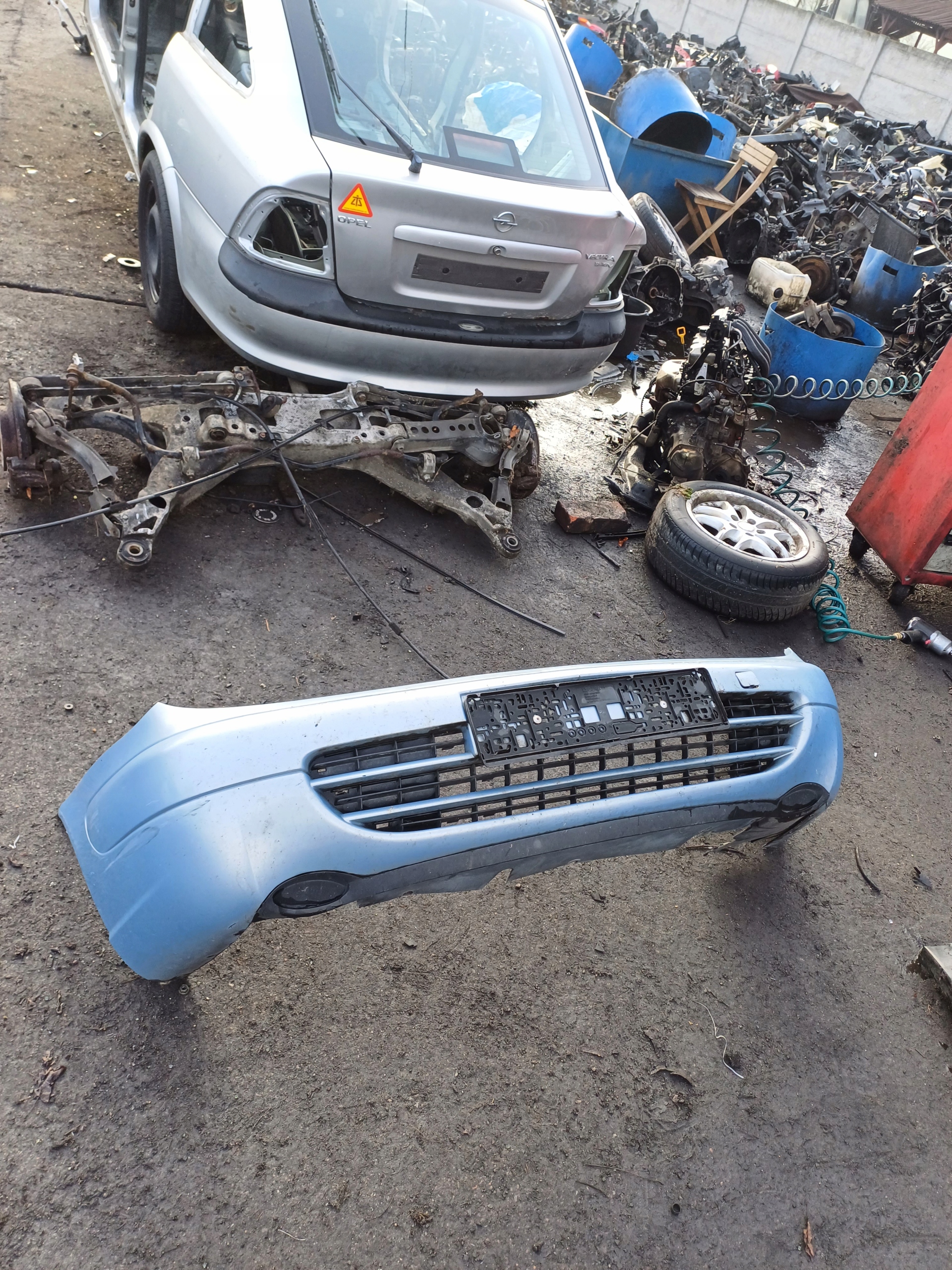 Zderzak przedni CITROEN XSARA 1 I 2002 kod KLHC 1.4 benzyna